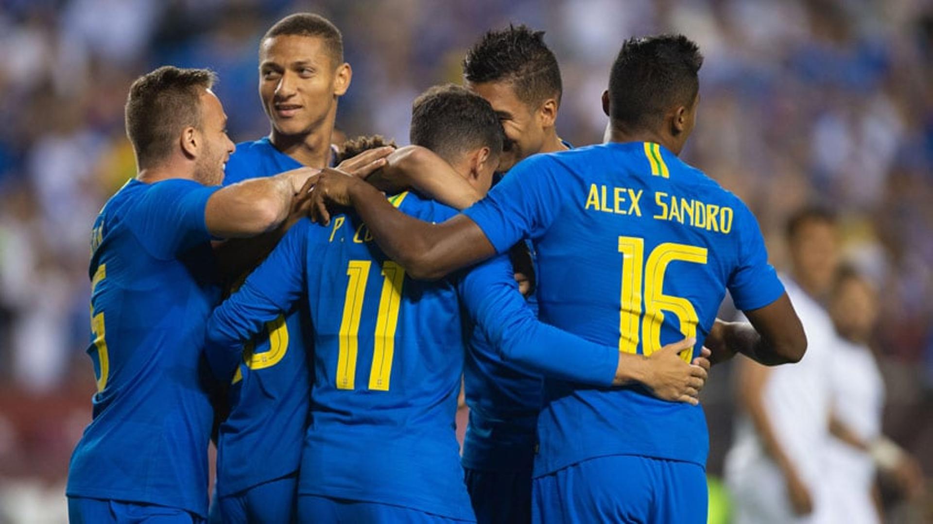 O Brasil não teve dificuldades para golear o El Salvador na noite desta terça-feira. Com dois gols de Richarlison, a Seleção Brasileira passou fácil pelo rival no amistoso: 5 a 0. O atacante do Everton foi um dos destaques; Neymar também teve bom desempenho. Confira, na sequência, as notas do LANCE! (Por Mário Boechat -&nbsp;marioboechat@lancenet.com.br).