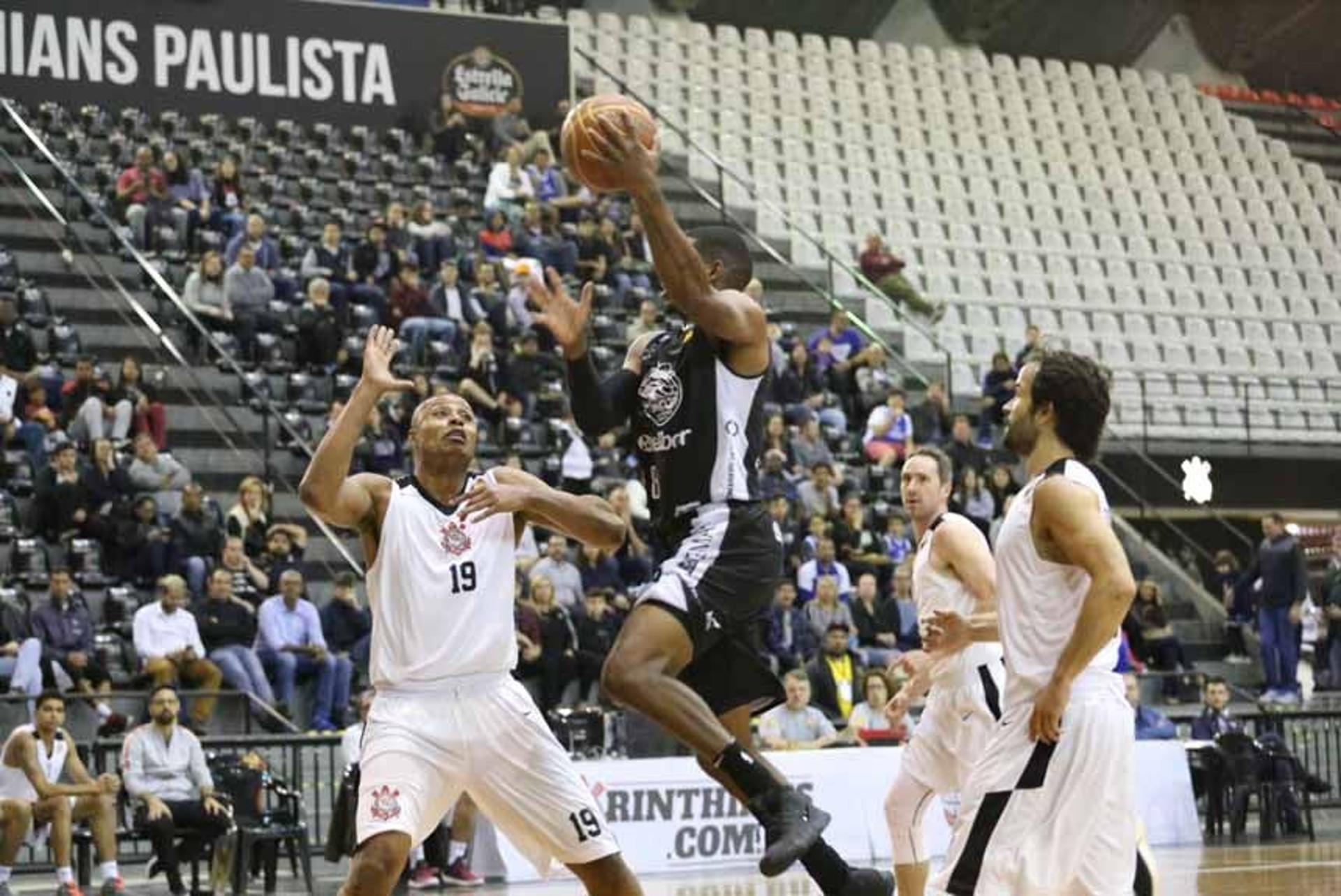 Mogi das Cruzes/Helbor domina partida e vence Corinthians fora de casa