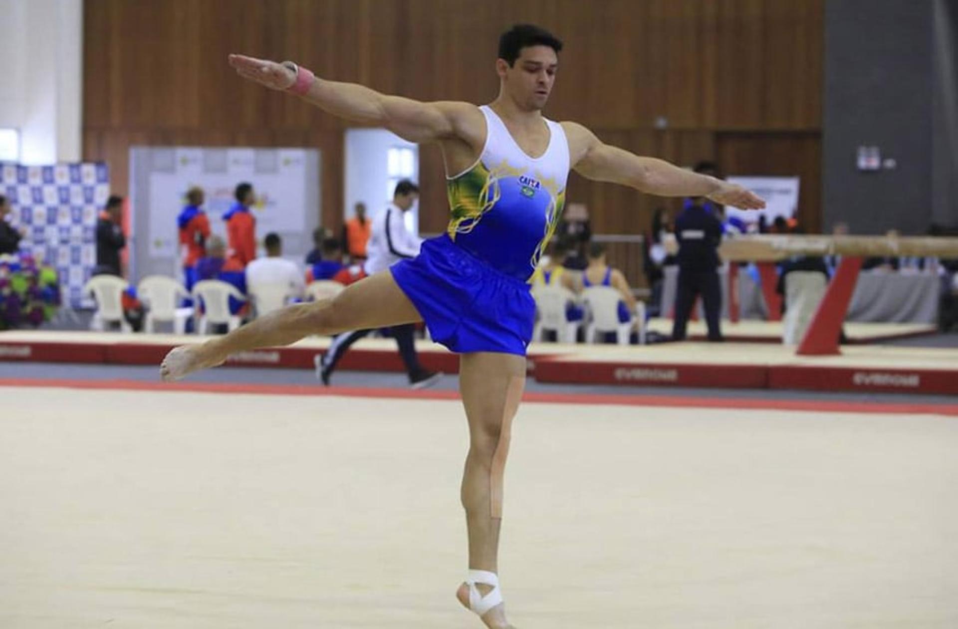 É ouro! Os brasileiros foram para a cama na madrugada desta segunda-feira comemorando os resultados dos Jogos Pan-Americanos de Lima. Já passava de meia-noite quando a equipe masculina de ginástica garantiu o lugar mais alto do pódio, deixando para trás os grandes rivais Estados Unidos e Canadá. Foi disputado e sofrido, mas valeu! Além do ouro, o Time Brasil ainda classificou atletas para 12 finais individuais.