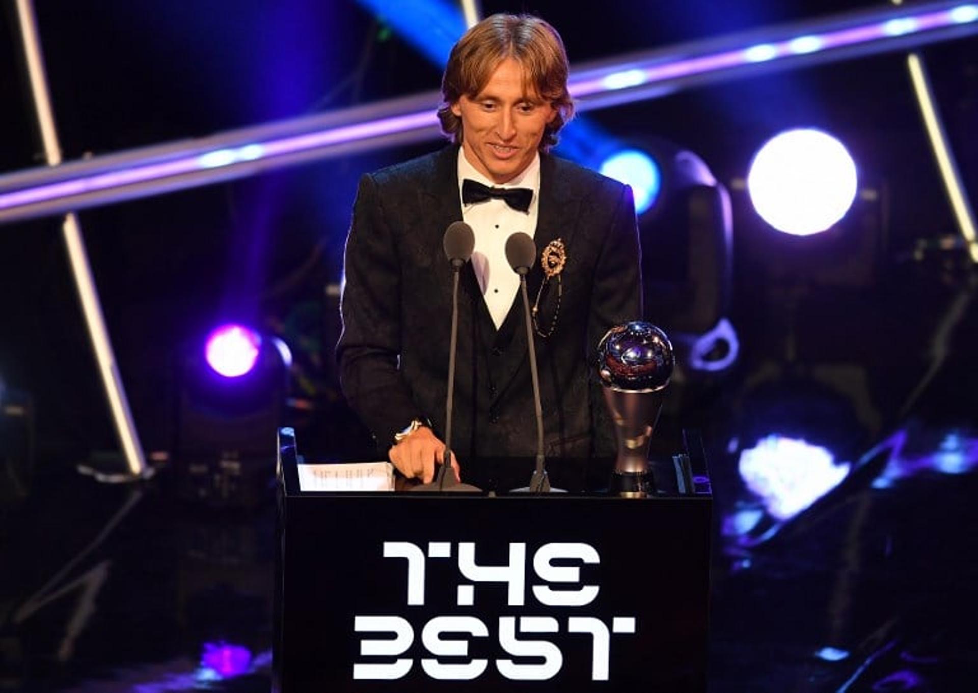 Luka Modric desbancou a forte concorrência e foi eleito melhor jogador do mundo, quebrando a hegemonia de Messi e Cristiano Ronaldo, que revezavam o prêmio há dez temporadas