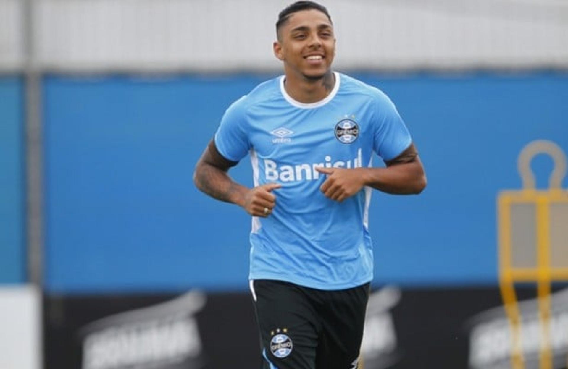 WALLACE - Da base do Fluminense, foi contratado ao Chelsea em razão de boas atuações em Seleções Brasileiras de base. Lateral direito, saiu cedo do Brasil, aos 18 anos. Como não se adaptou, foi emprestado ao Vitesse, da Holanda. No ano passado vestiu a camisa do Grêmio, mas enfrentou uma série de lesões que o impediram de decolar. Tem apenas 24 anos (Divulgação Grêmio)