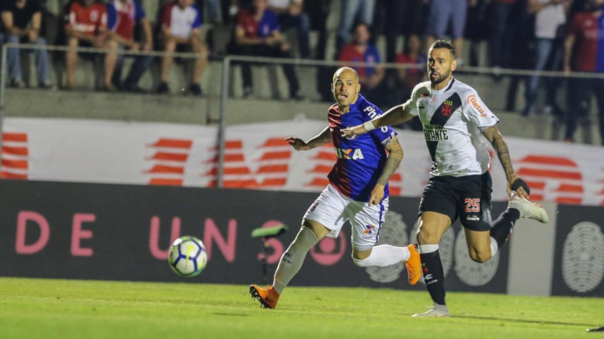 Confira a seguir a galeria especial do LANCE! com imagens do empate entre Paraná e Vasco na noite desta segunda-feira