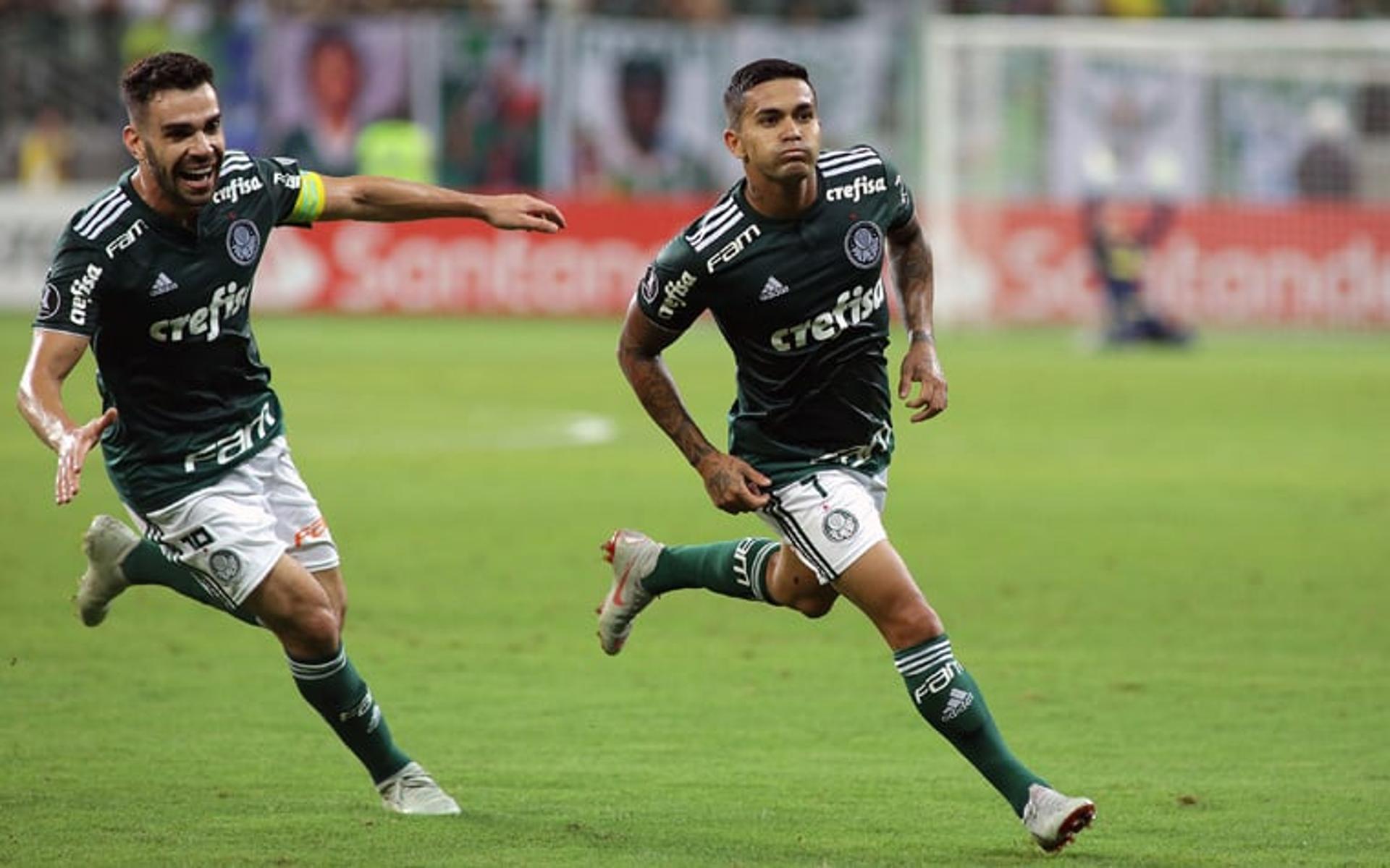 Um golaço de perna esquerda e uma ótima atuação credenciaram Dudu ao posto de melhor da partida na classificação do Palmeiras às semifinais da Libertadores, após vitória por 2 a 0 sobre o Colo-Colo, do Chile. De pênalti, Borja ampliou. Confira as notas! (Por: Thiago Ferri)