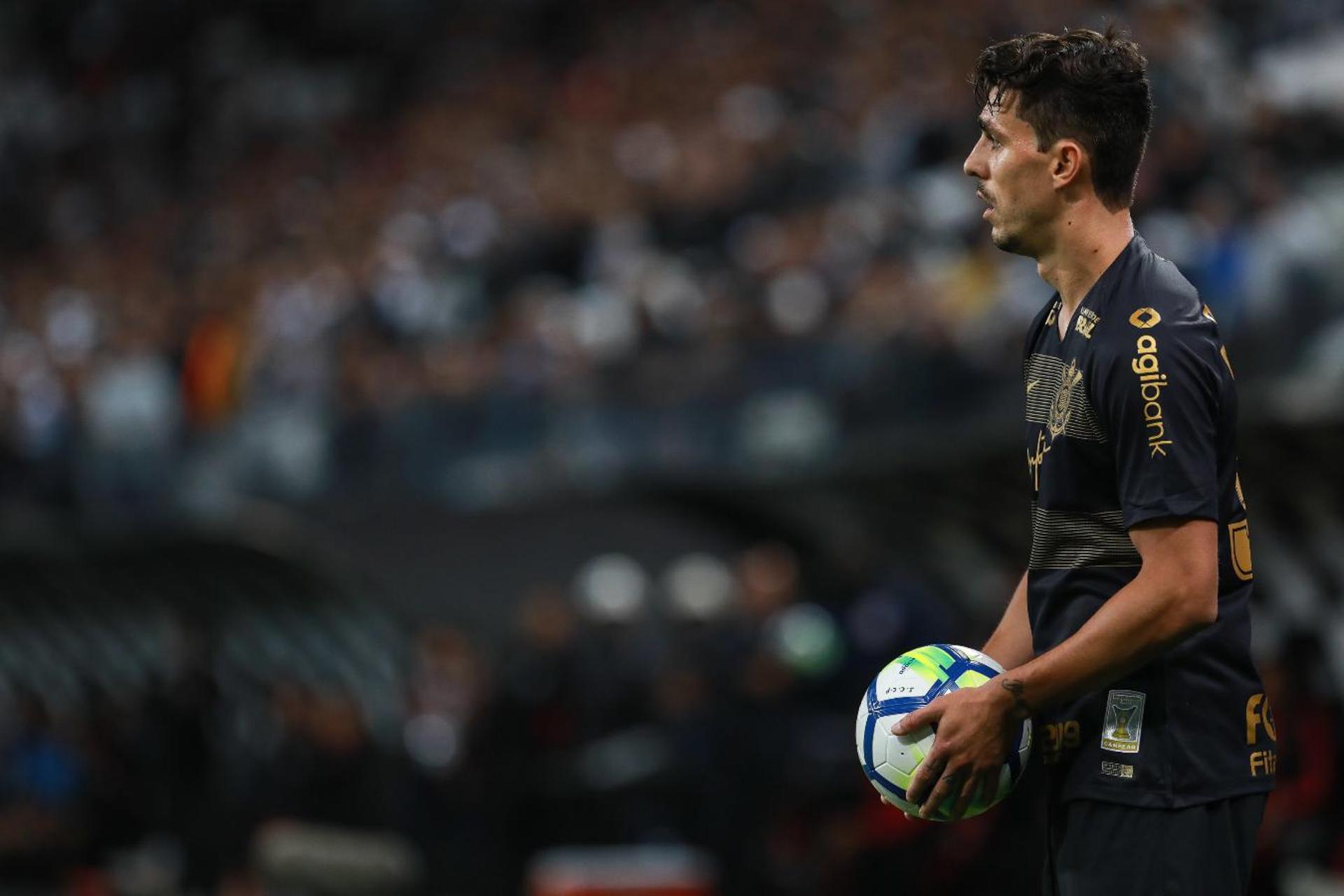 Em atuação ruim, o Corinthians perdeu por 3 a 0 para o Flamengo, em Itaquera. Gabriel e Danilo Avelar (foto) foram mal, recebendo as piores notas do Corinthians em avaliação do LANCE!. Confira as notas para cada jogador do Corinthians&nbsp;(Por Yago Rudá - yago@lancenet.com.br)