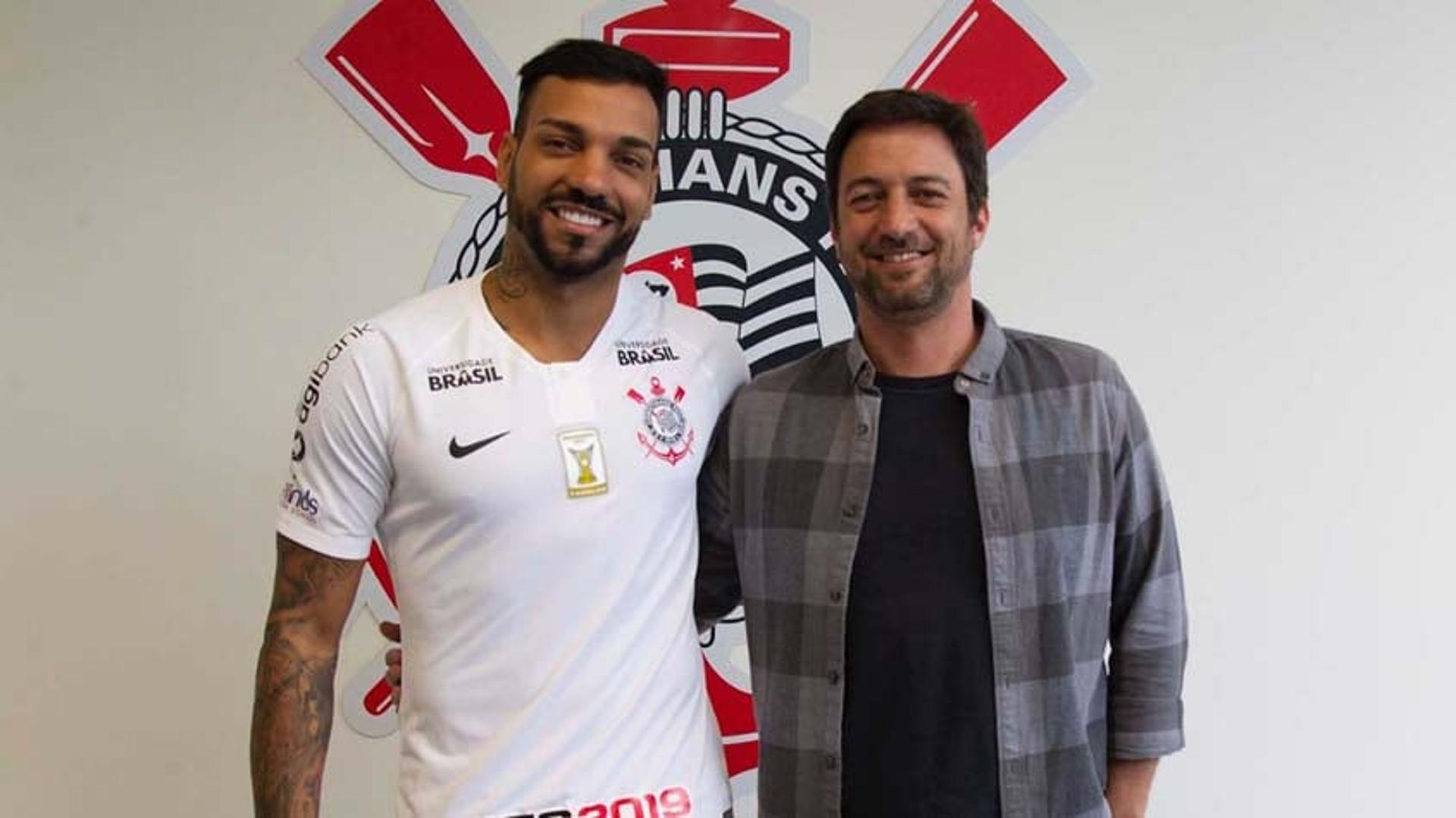 Michel Macedo com a camisa do Corinthians