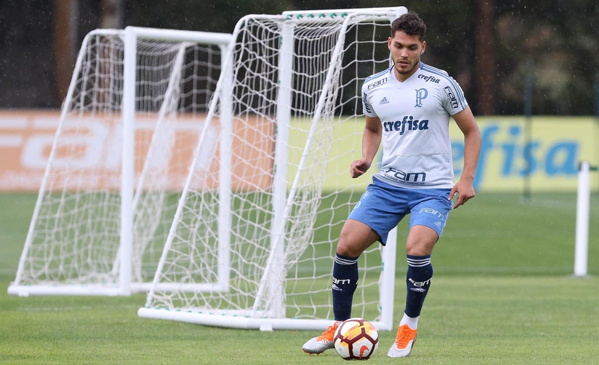 Zagueiro de origem, Nico Freire atuou com frequência como lateral no Argentino Juniors