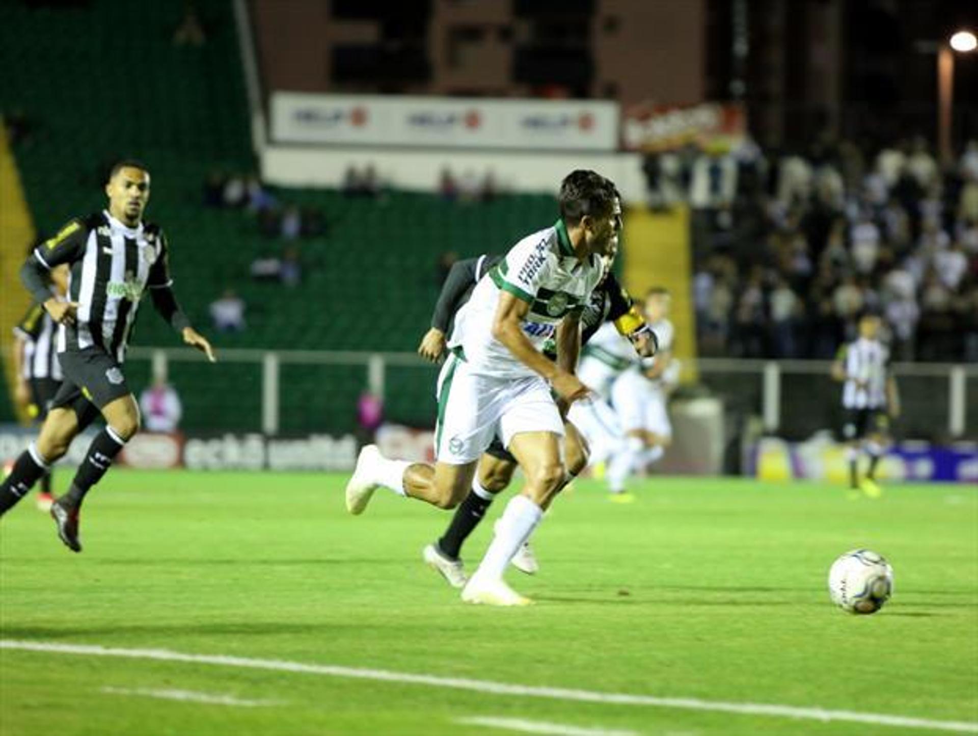 Guilherme Parede marcou o segundo gol do Coxa em Floripa