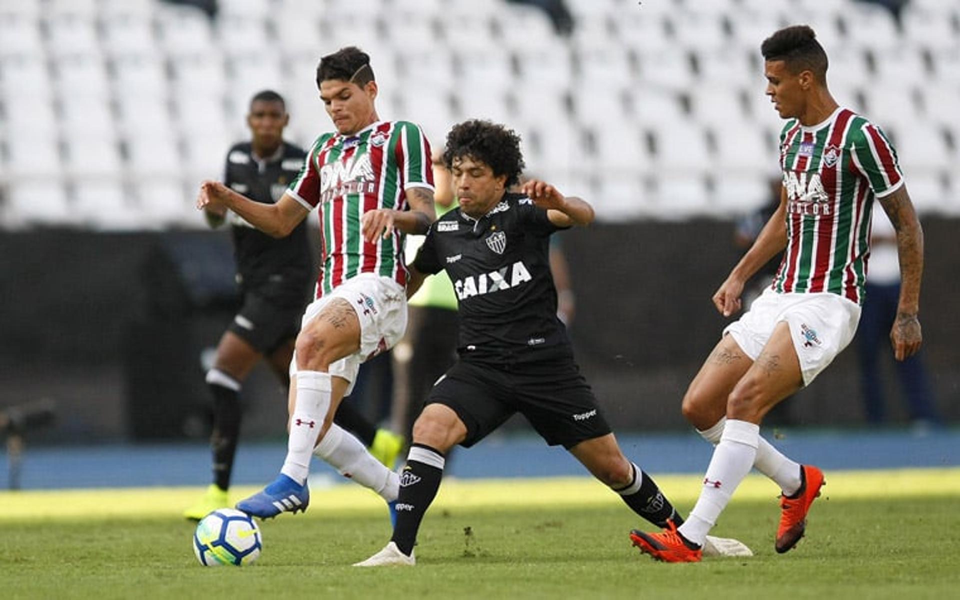 Na estreia do técnico Levir Culpi, o Atlético-MG desperdiçou boas chances e acabou sofrendo um gol após um erro de passe no meio campo do atacante Luan. O lateral-esquerdo Fábio Santos ainda perdeu um pênalti no início do segundo tempo. O atacante Chará foi, mais uma vez, a principal arma ofensiva do Galo. O lateral-direito Emerson também fez boa partida. Confira a seguir as notas e atuações dos jogadores do Atlético-MG (Por Bárbara Mendonça -&nbsp;barbaramendonca@lancenet.com.br).