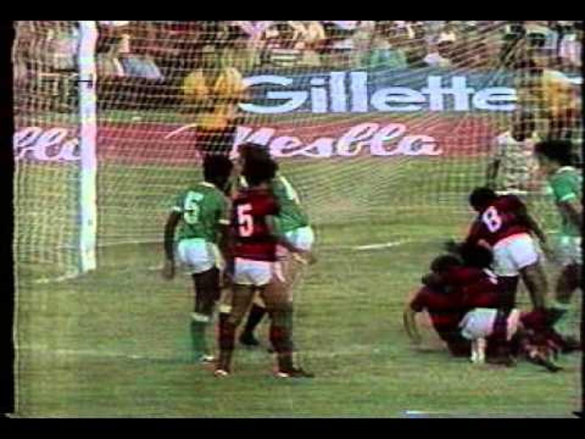 Nas quartas de final do Brasileiro de 1979, o Flamengo de Zico era favorito. No entanto, acabou surpreendido e levou um baile do Palmeiras, comandado por Telê Santana, e que tinha grandes jogadores como Jorge Mendonça