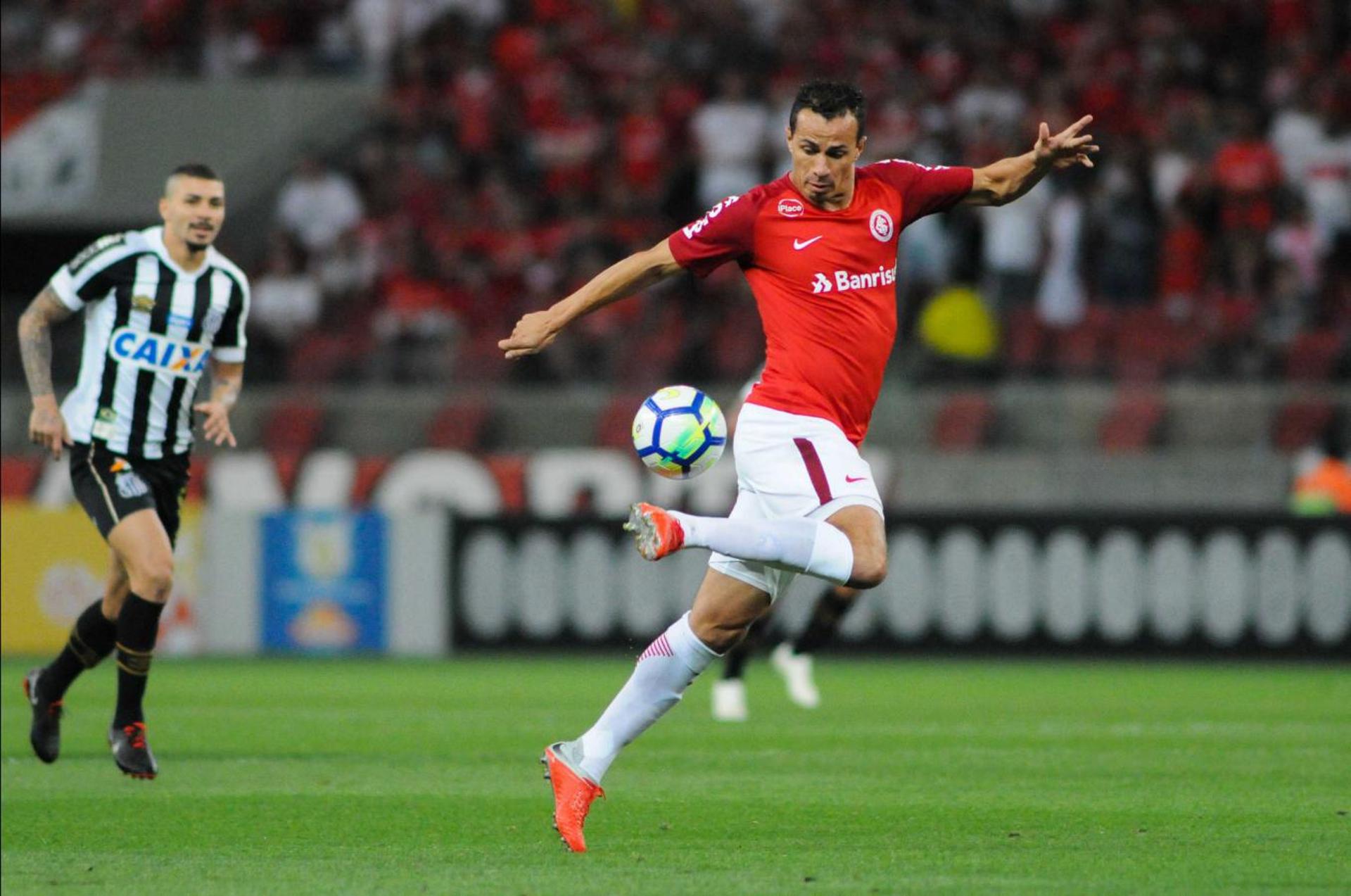 Leandro Damião, Patrick e Edenílsonforam os melhores nomes do Internacional em empate por 2 a 2 diante do Santos. Já&nbsp;Fabiano, com falha e gol contra, acabou sendo o destaque negativo do Colorado. Veja as notas para o Internacional (Por Alê Guariglia - superraiox@lancenet.com.br)