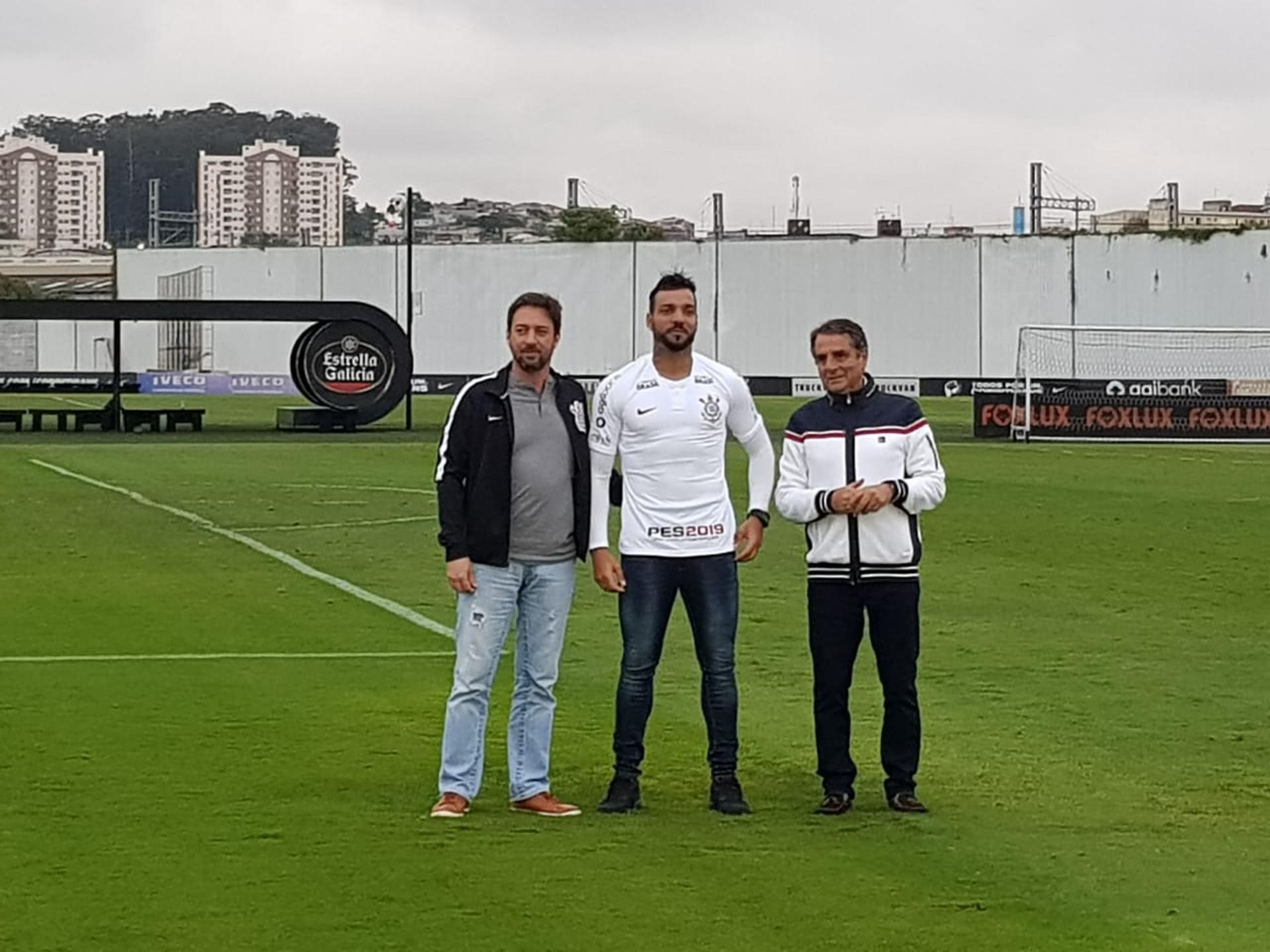 Michel Macedo ao lado dos diretores Duílio Monteiro Alves e Jorge Kalil