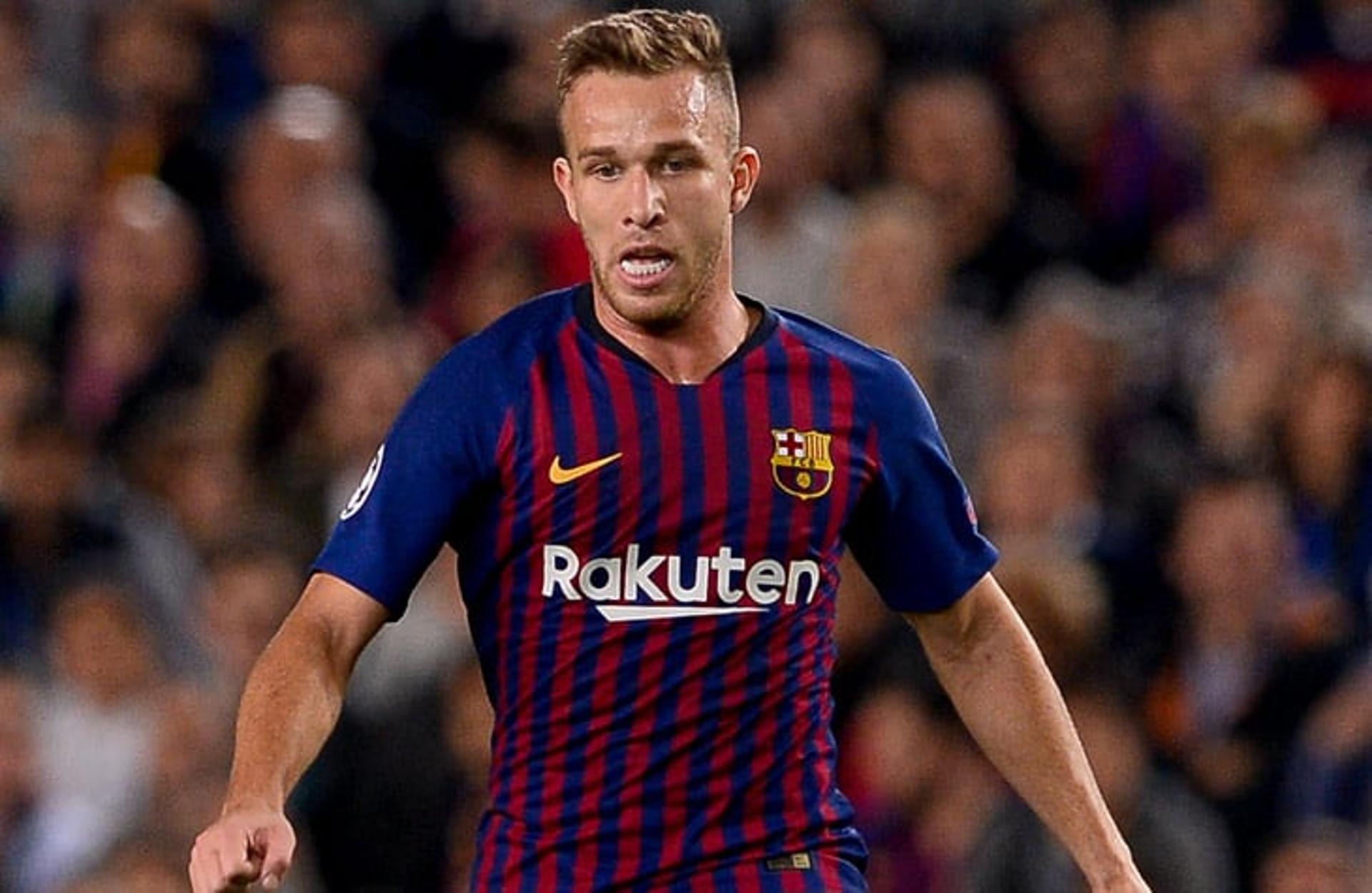 Arthur - Grêmio para o Barcelona<br>O meio-campista deixou o Grêmio na 12ª rodada do Campeonato Brasileiro para se apresentar ao clube catalão. Pelo time espanhol, o brasileiro já fez nove jogos e marcou um gol.