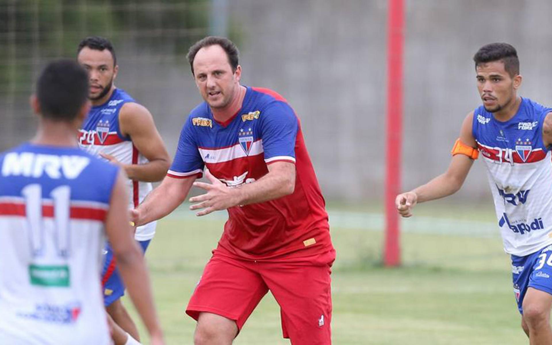 Rogério Ceni comandando treino do Fortaleza