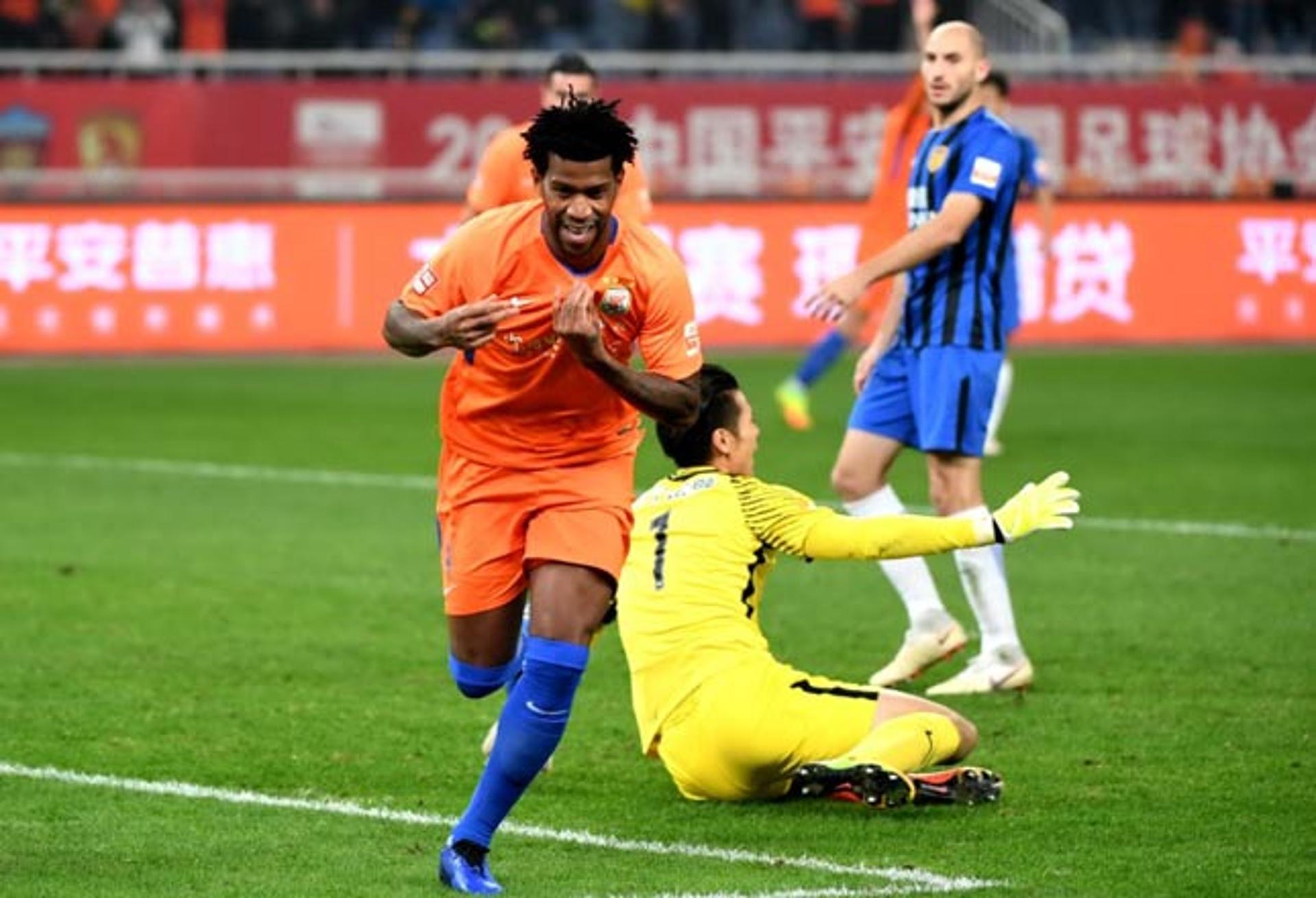 Gil - Shandong Luneng x Jiangsu Suning