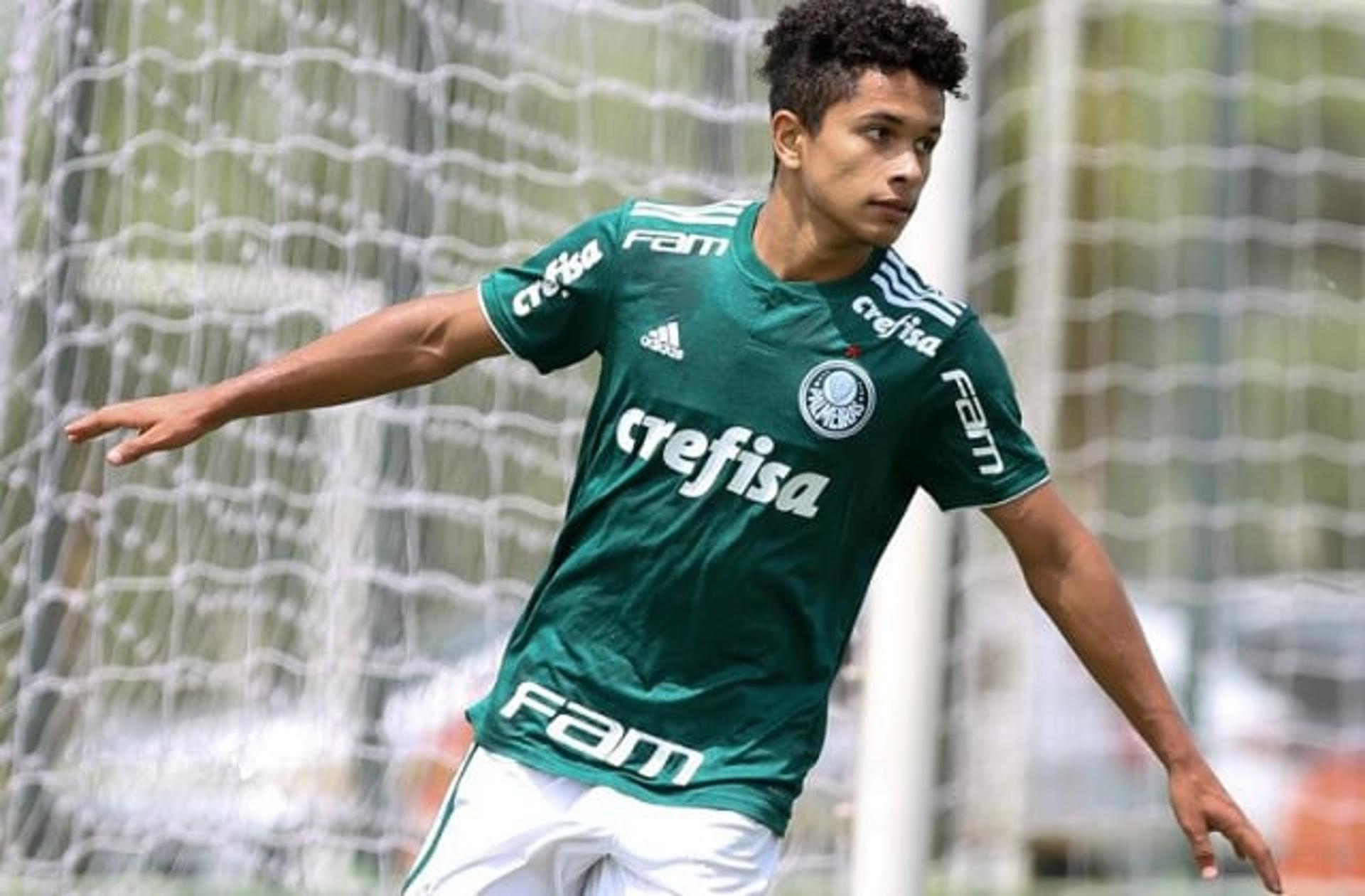 Gabriel Silva fez um dos gols da vitória por 3 a 1 do Palmeiras sobre o São Paulo