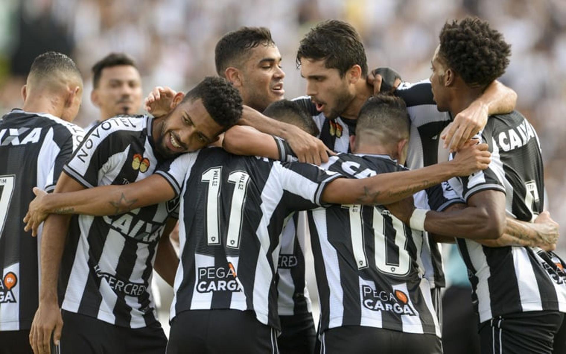 Botafogo venceu o Internacional no Rio de Janeiro. Veja a seguir mais imagens da partida