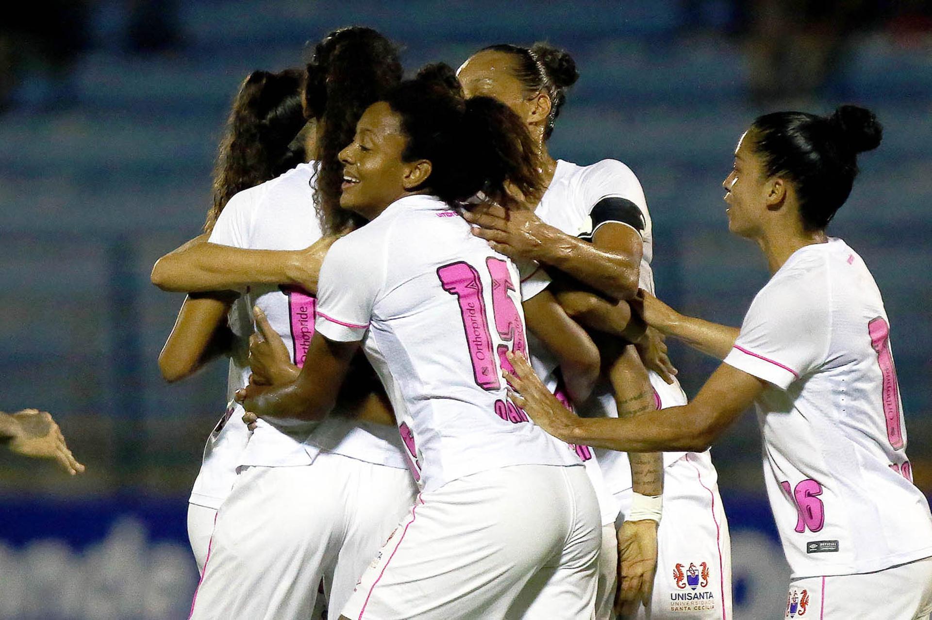 Tayla, Erikina e Dani, jogadoras do Santos