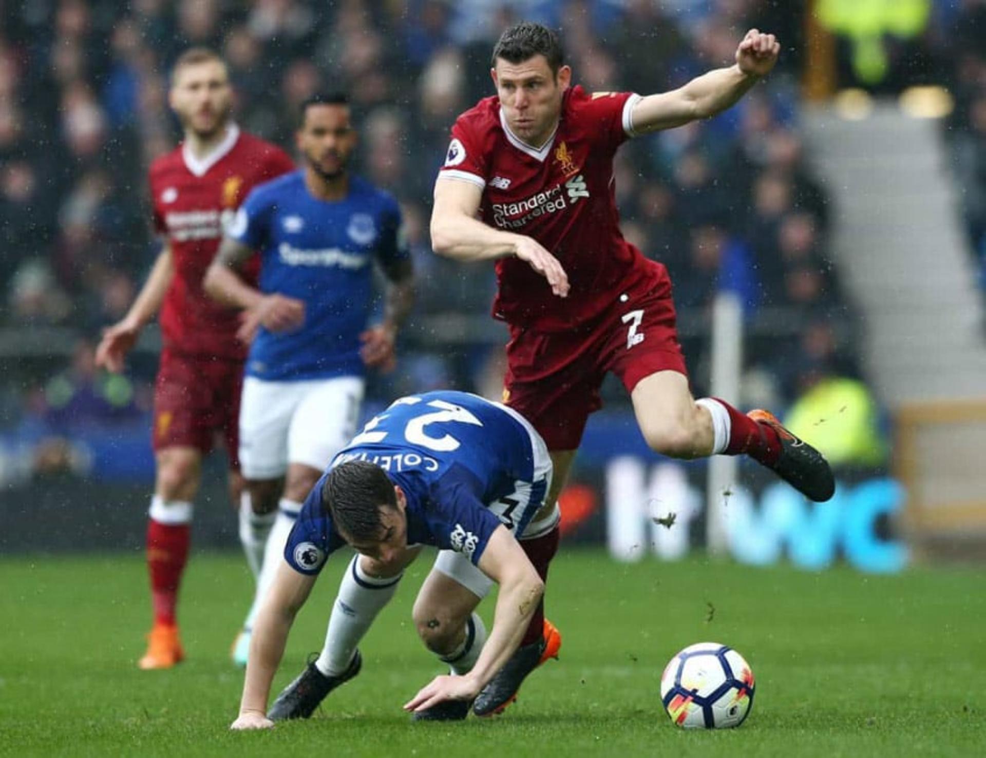 Liverpool e Everton será um dos dois clássicos da rodada do Campeonato Inglês. Os Reds seguem na cola do líder City, enquanto Toffees tentam se aproximar do cinco primeiros colocados. O jogo acontece domingo às 14h15 (de Brasília)