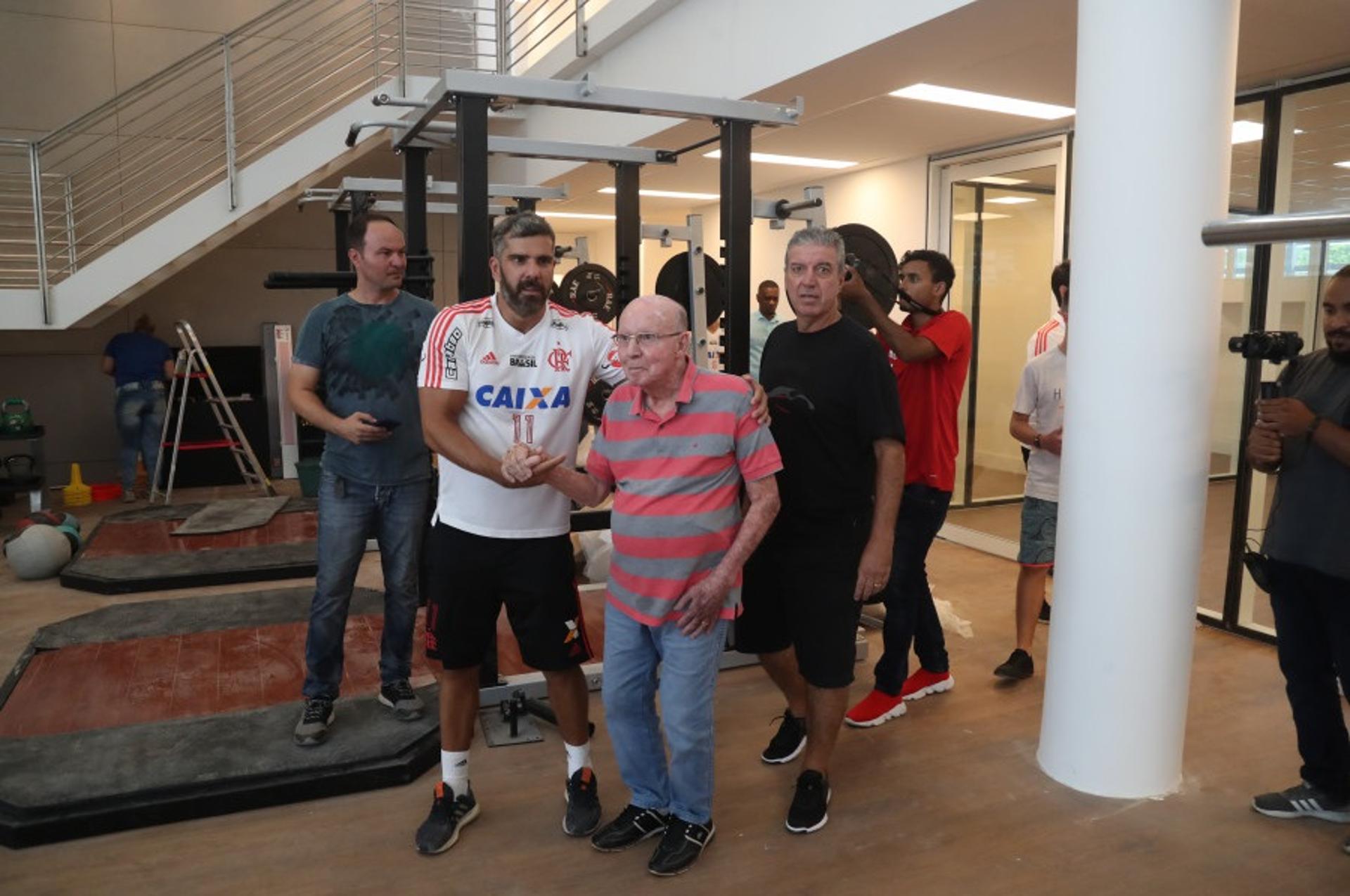 Zagallo visita novo módulo do CT do Flamengo