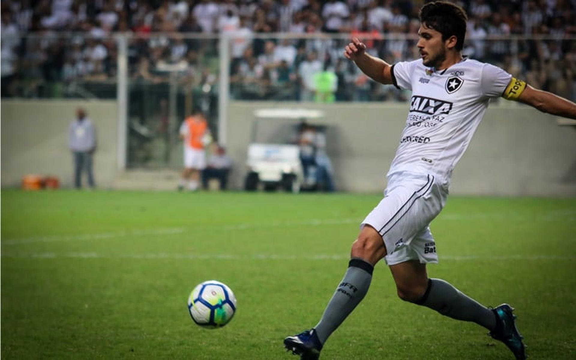 Com um time misto, o Botafogo perdeu para o Atlético-MG por 1 a 0, no Independência, pela última rodada do Brasileirão, neste sábado.&nbsp;Gatito Fernández, Igor Rabello e Matheus Fernandes se salvaram na derrota do Glorioso. Já Kieza, que perdeu chance clara de gol no fim do jogo, não foi bem avaliado. Confira as notas do LANCE! (por David Nascimento)