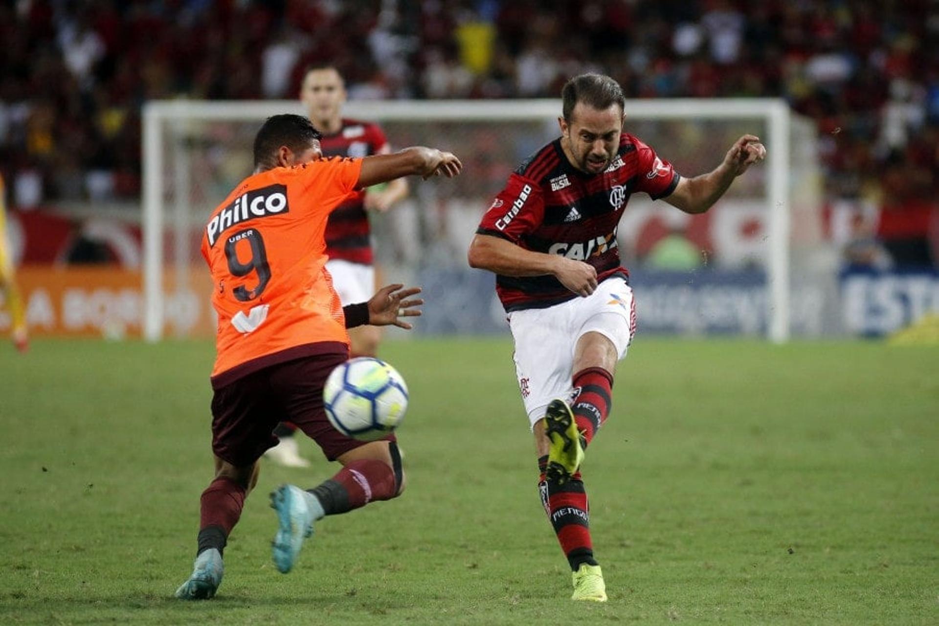 Everton Ribeiro x Atlético-PR