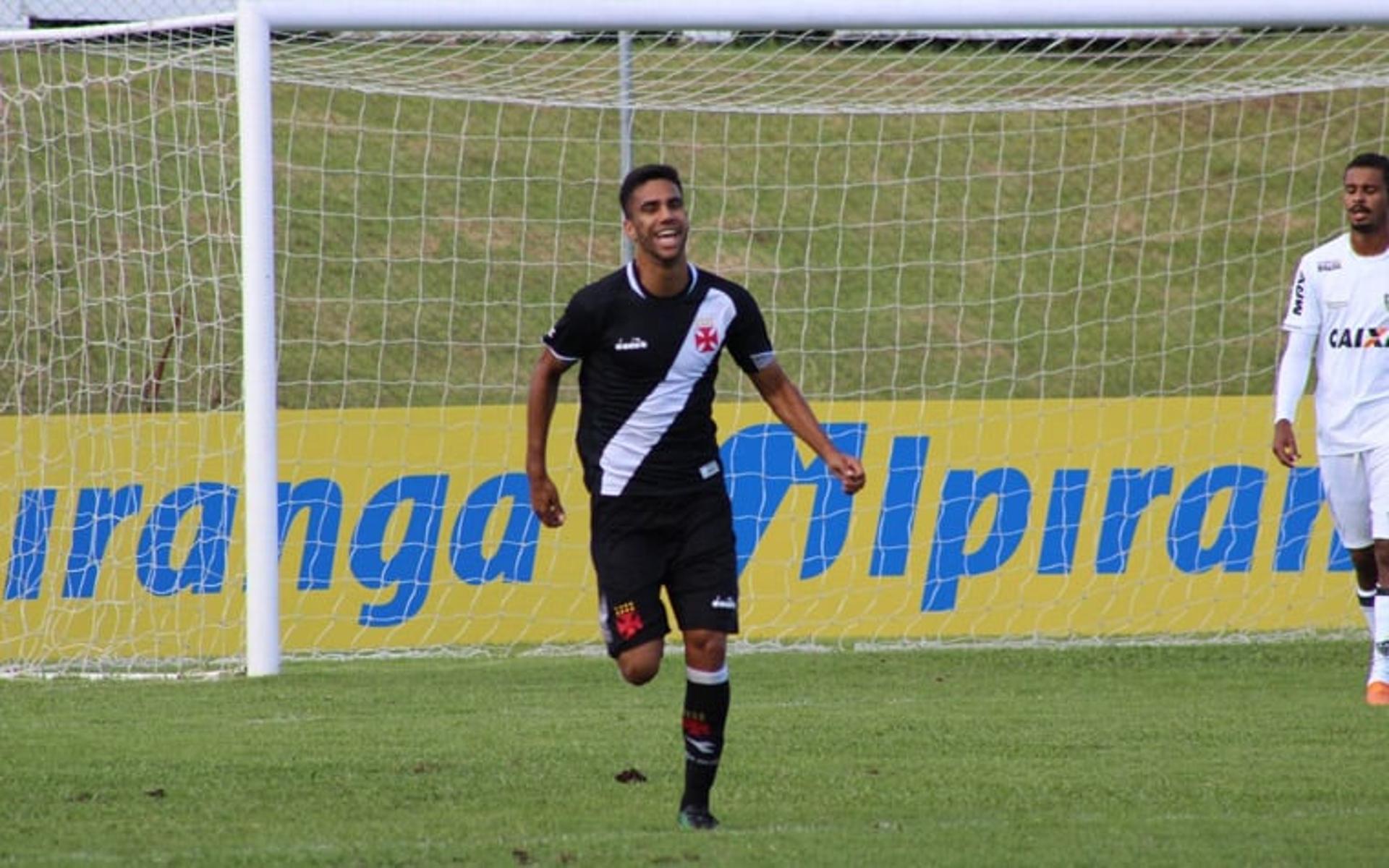 Vasco - Tiago Reis comemora gol importante e espera seguir marcando na Copa RS. Confira a seguir a galeria LANCE!