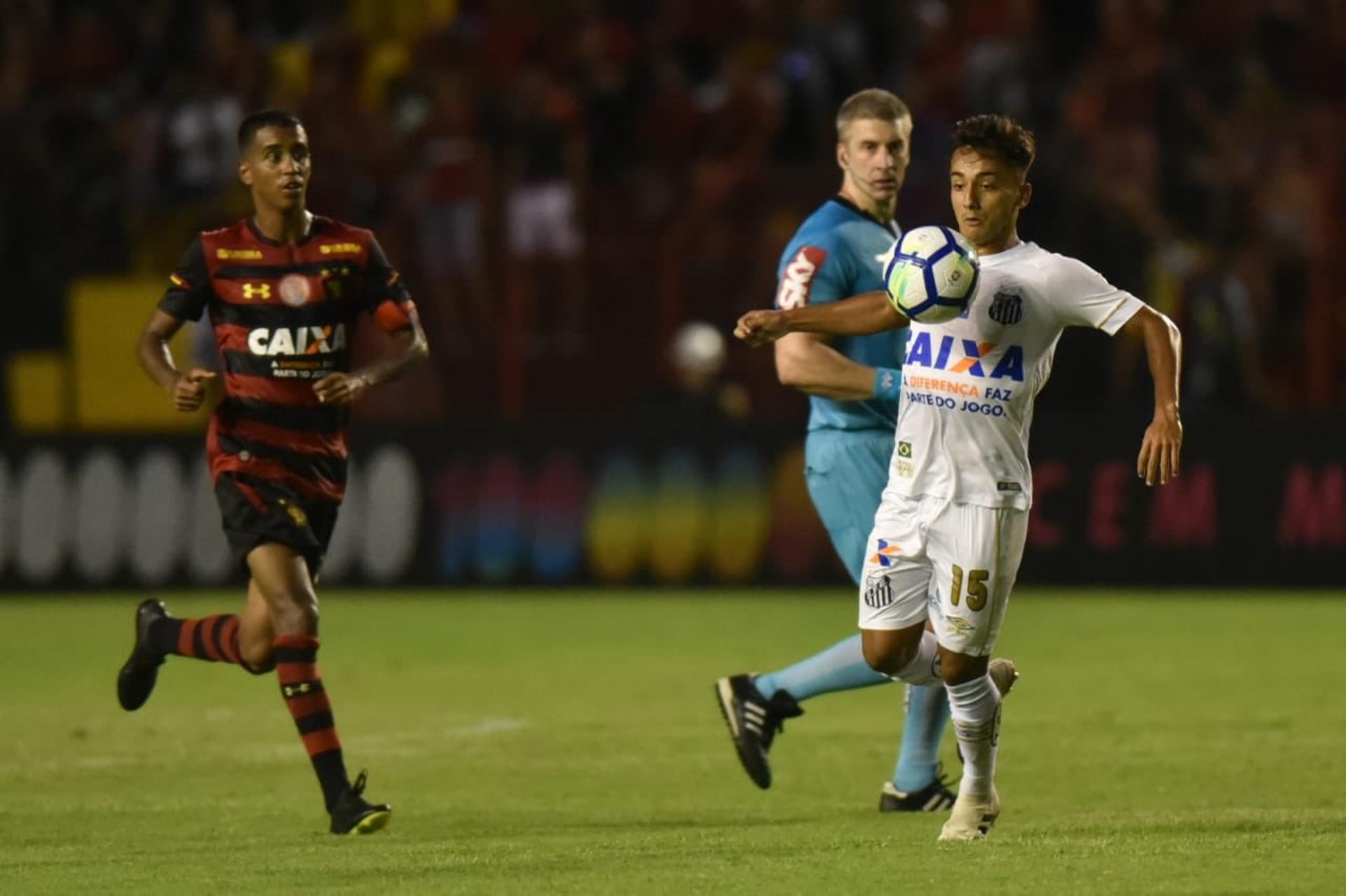 Lucas Lourenço estreou como profissional pelo Santos