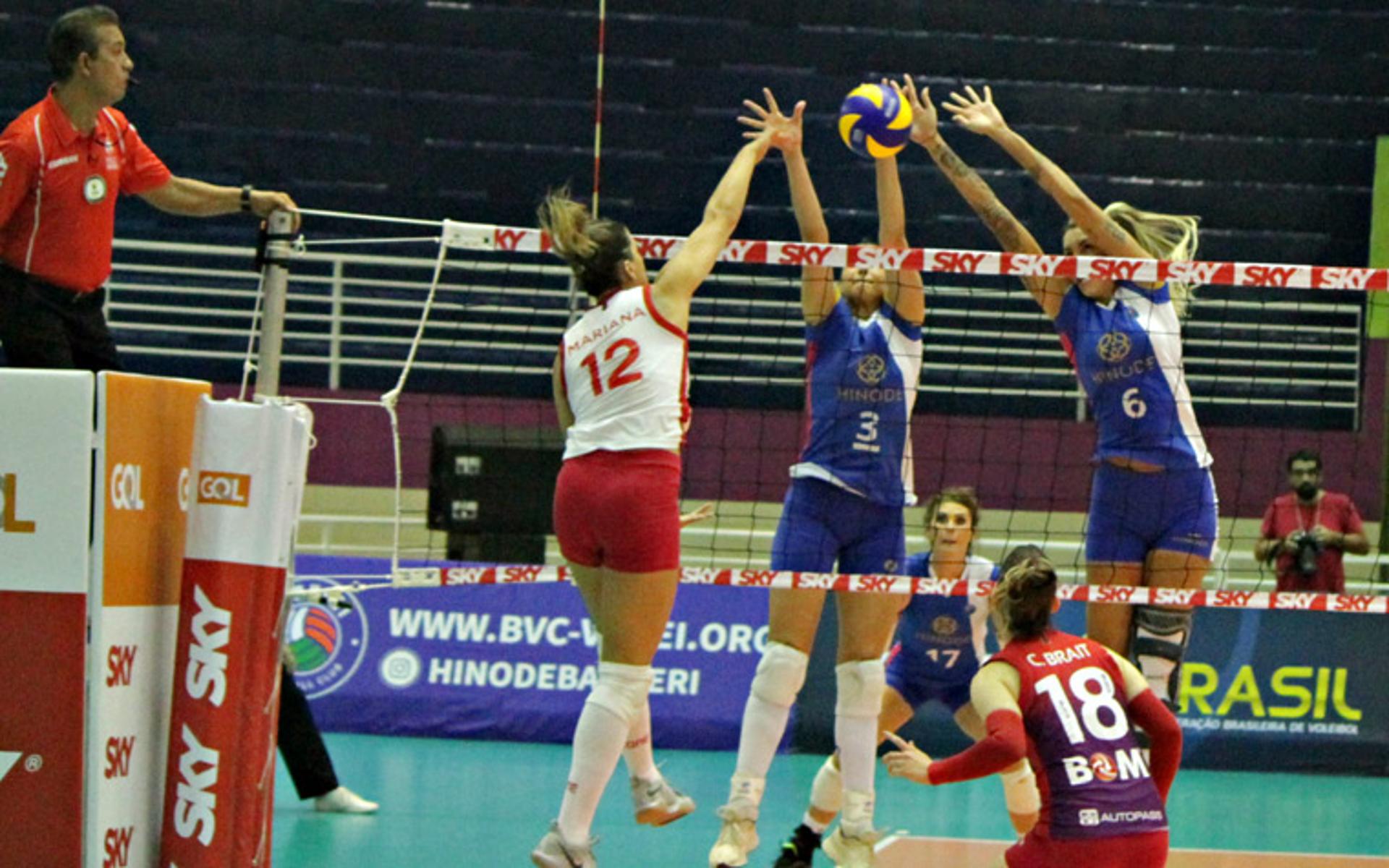 Goteiras no ginásio de Barueri provocam suspensão do jogo do Vôlei Osasco-Audax em Barueri