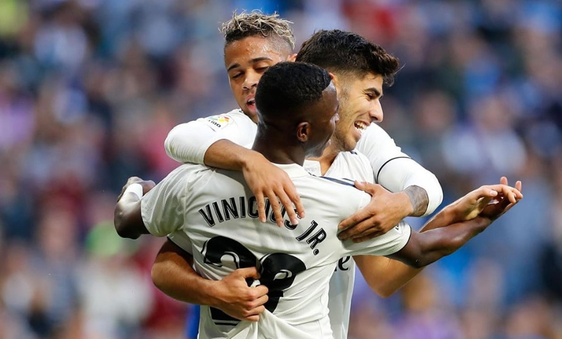 Vinícius Júnior comemora junto com Asensio e Mariano&nbsp;