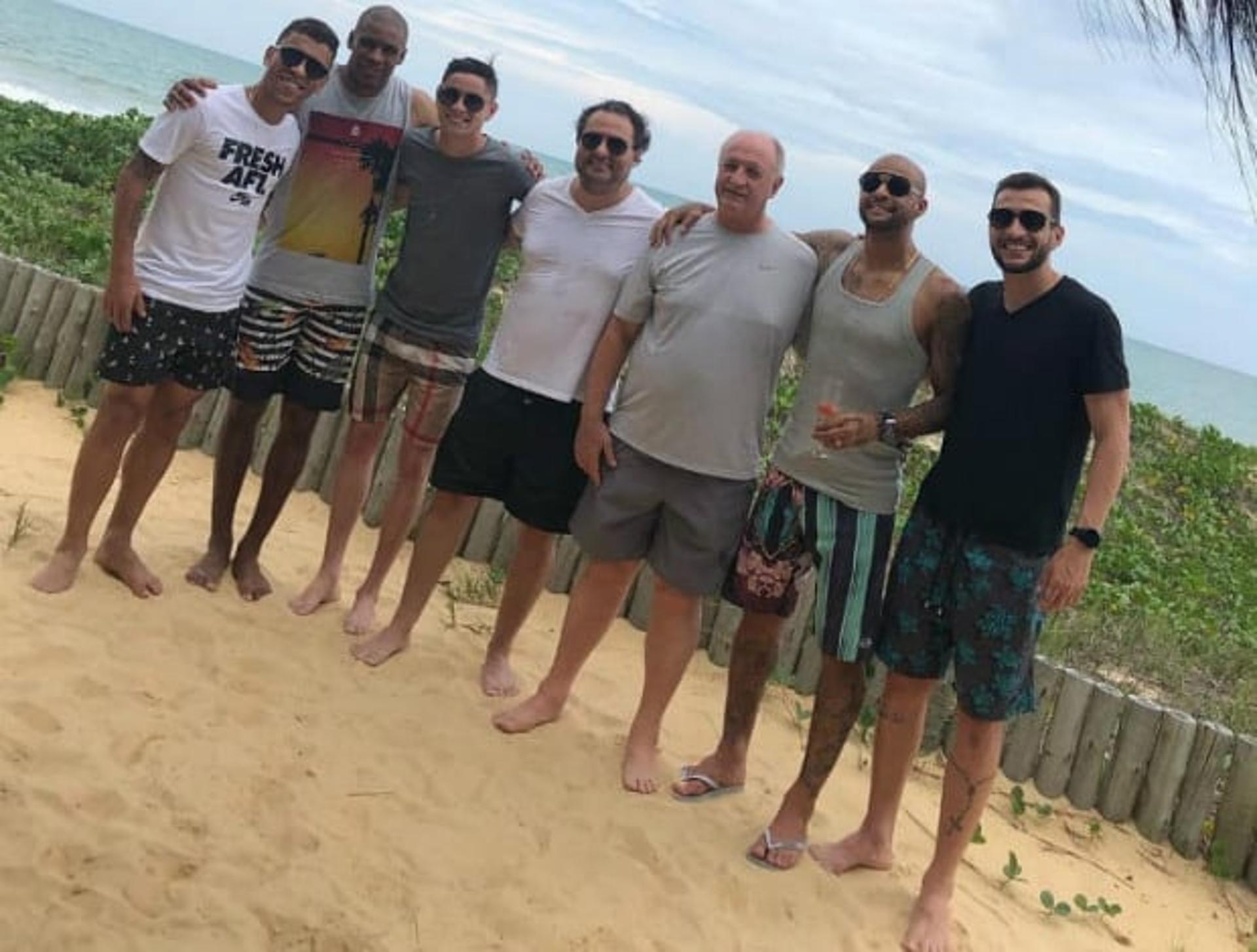 Felipão e alguns jogadores estão em Trancoso para o casamento de Alexandre Mattos