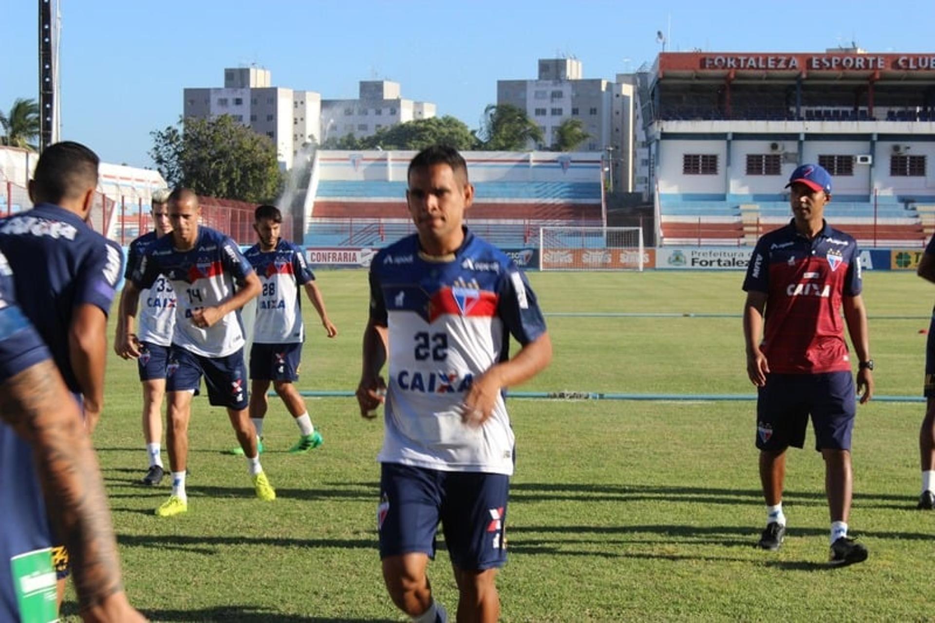 Éderson em treino do Fortaleza