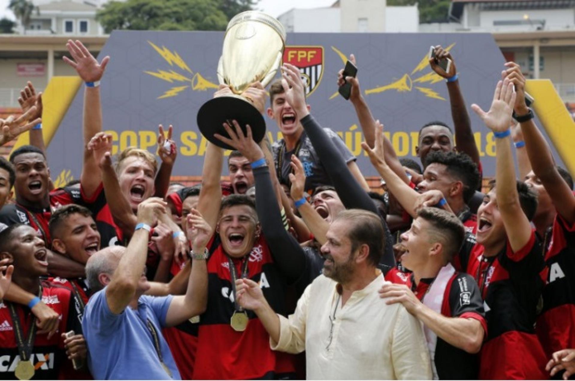 Jogadores celebram título do Flamengo na Copa São Paulo de Futebol Júnior em 2018