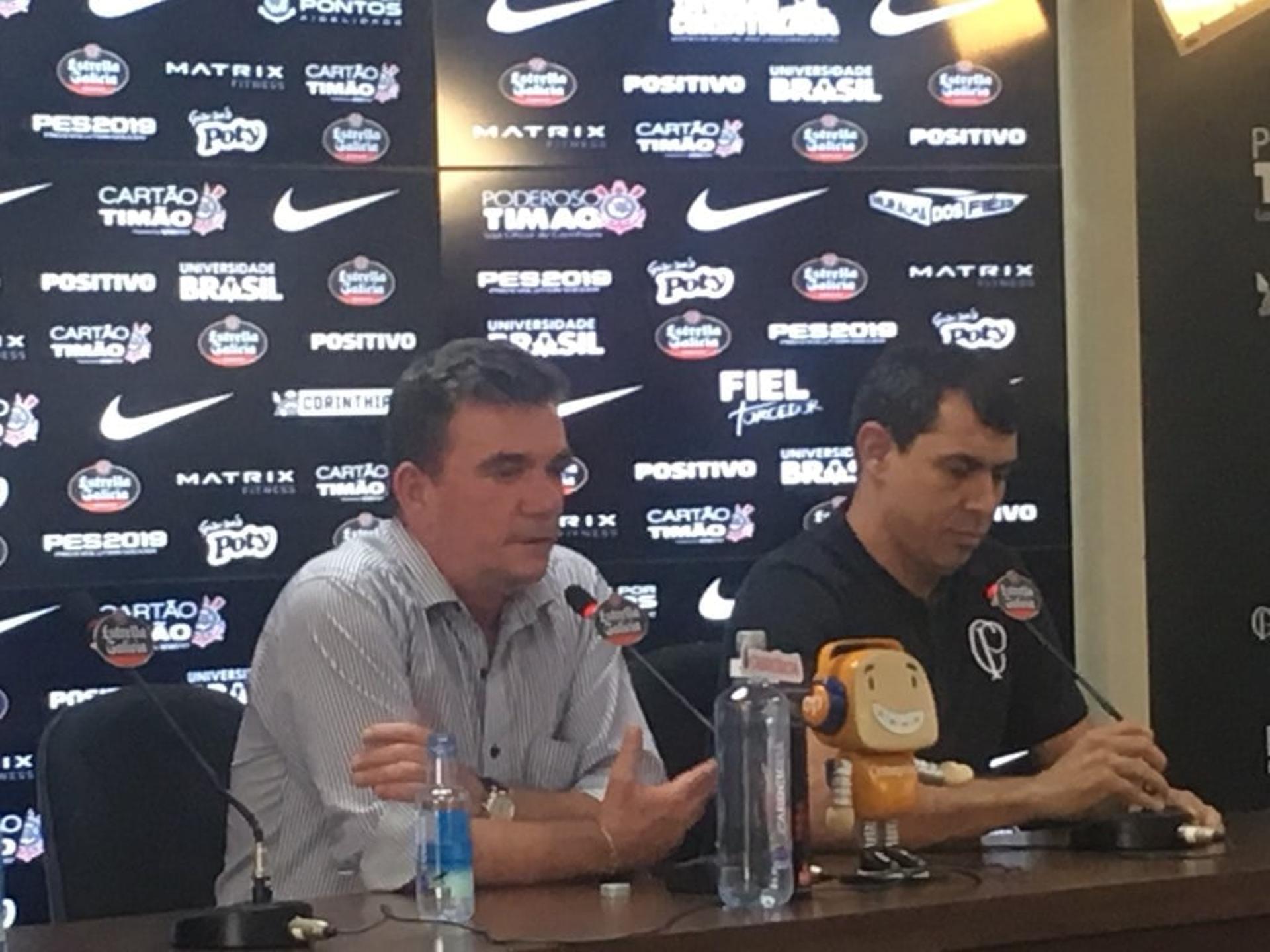 Andrés e Carille na reapresentação do Corinthians