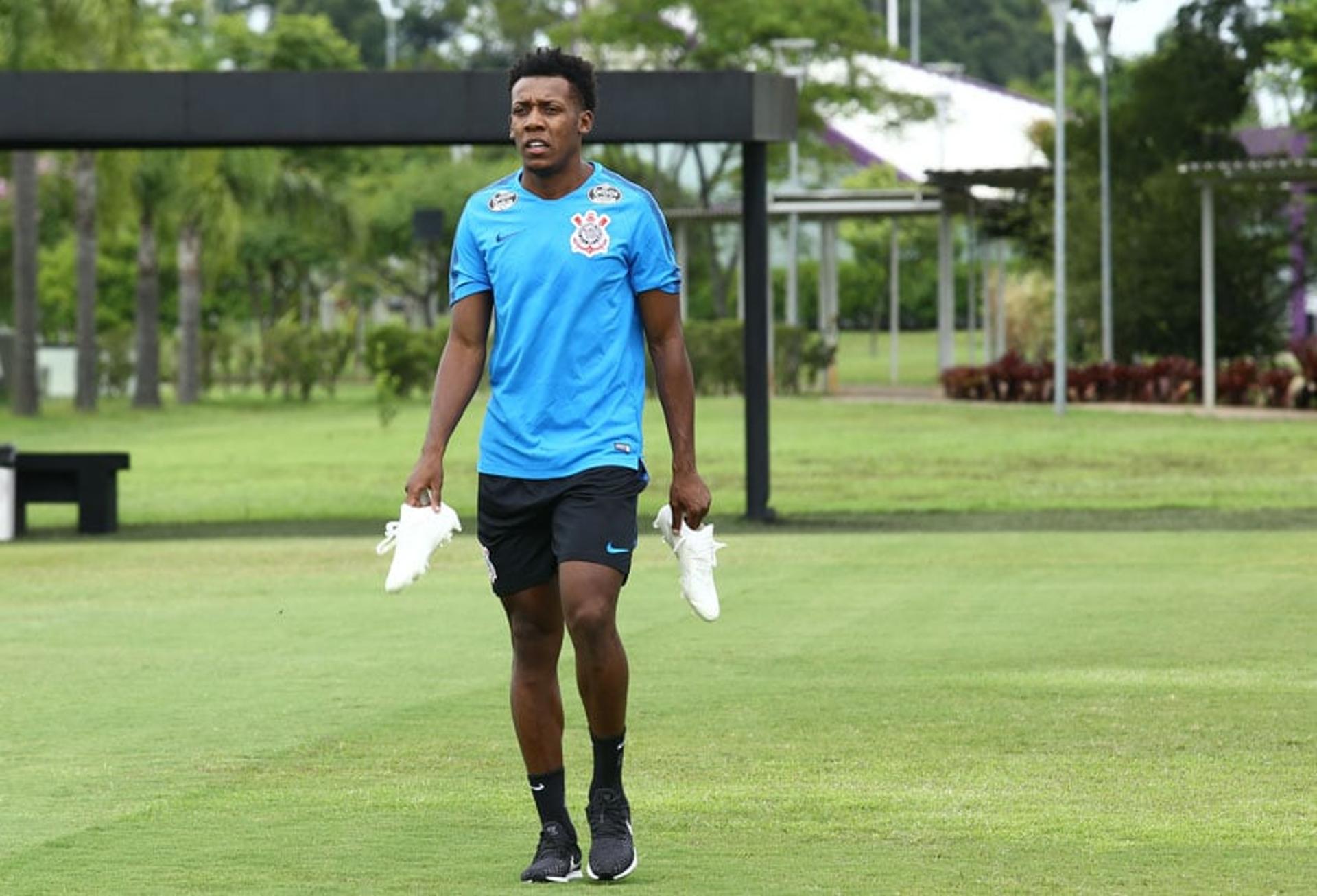 Moises, jogador do Corinthians durante treino no C.T. Joaquim Grava, nesta sexta-feira (04)