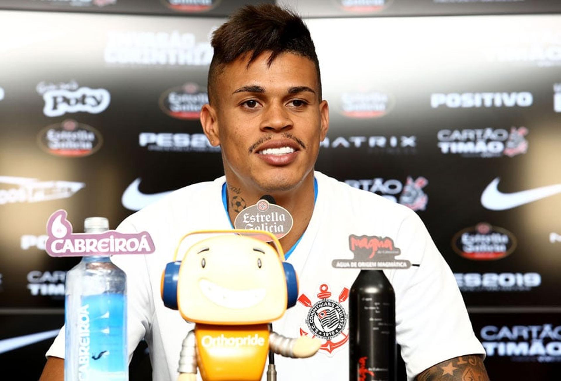 Richard Candido Coelho, jogador do Corinthians durante apresentacao apos treino no C.T. Joaquim Grava, nesta sexta-feira (04)