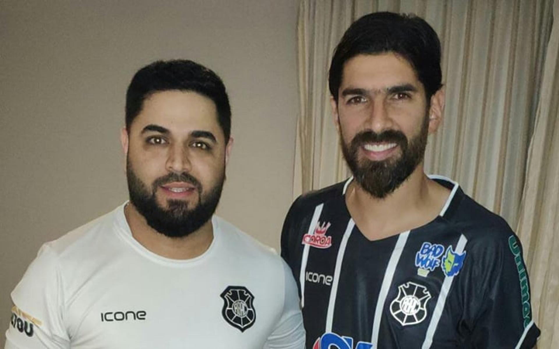 Loco Abreu chega nesta terça-feira em Vitória. O Rio Branco será seu clube de número 28 da carreira