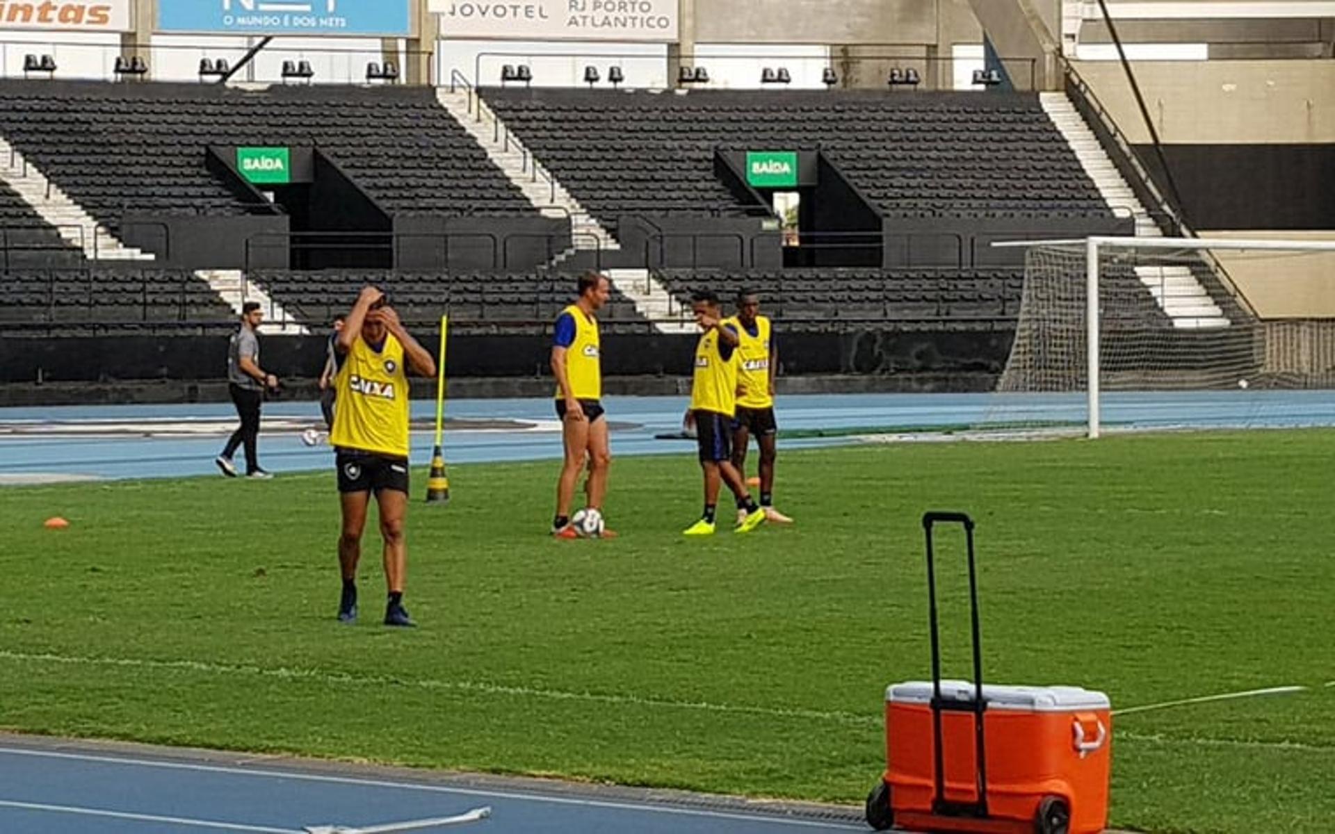 Treino do Botafogo na reapresentação de 2019. Confira a seguir outras imagens na galeria especial do LANCE!