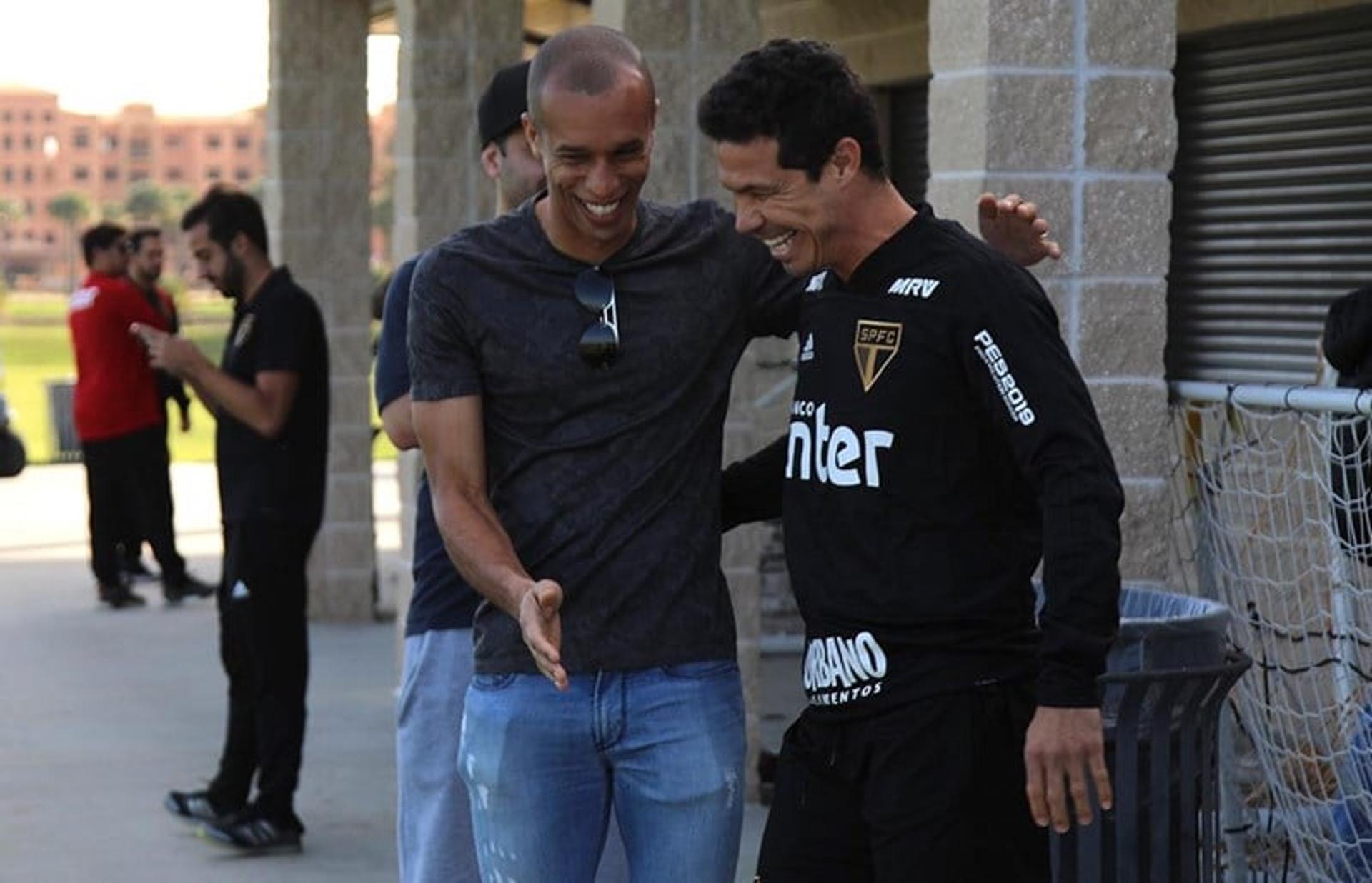 Miranda e Hernanes jogaram juntos no São Paulo e se reencontraram nos Estados Unidos neste sábado