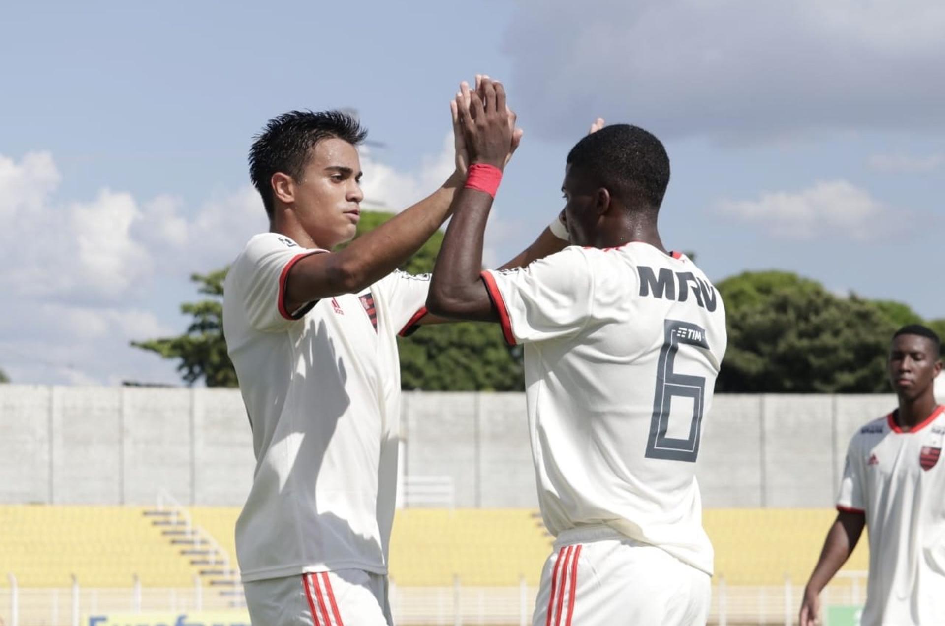 Com Michael, Reinier celebra gol sobre o Jaguariúna