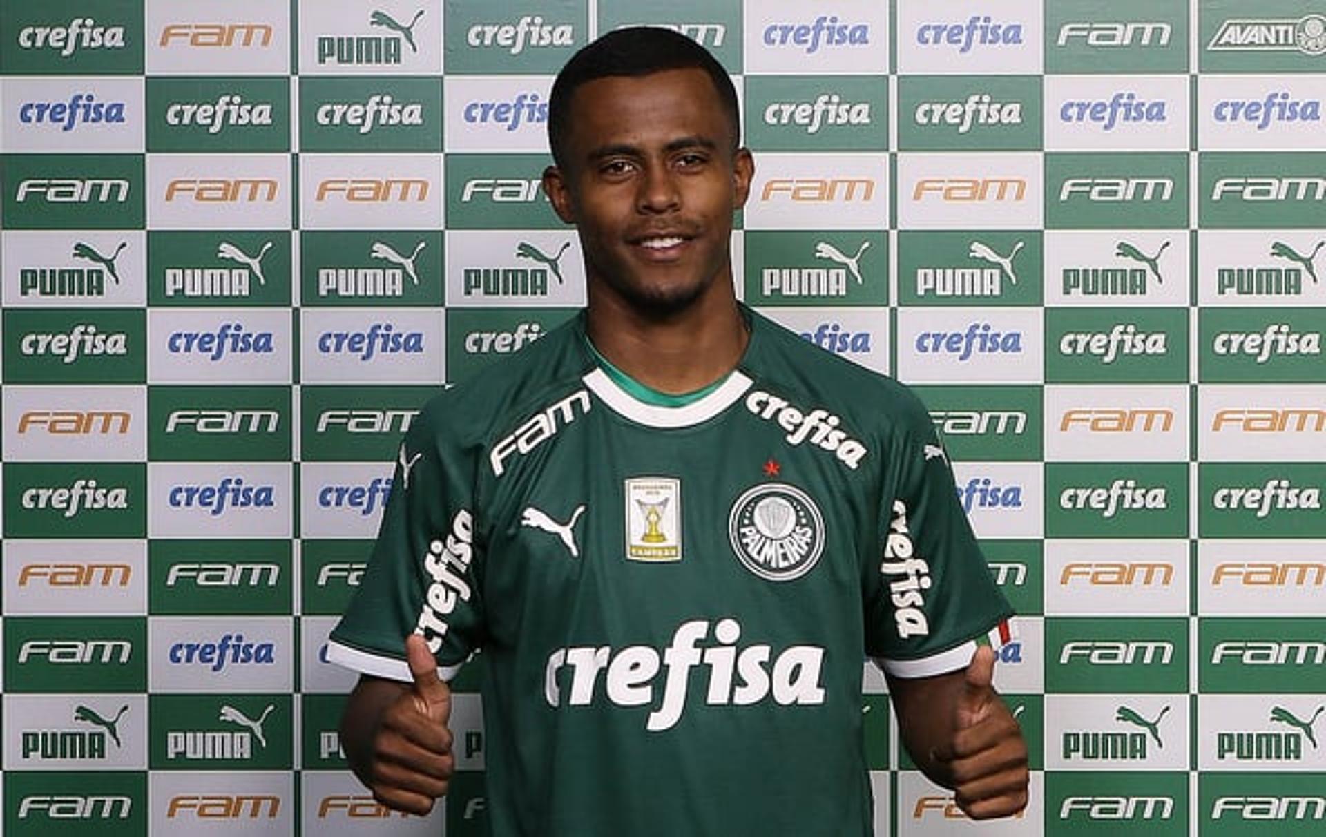 Carlos Eduardo estava no Pyramids, do Egito, e custou mais de R$ 23 milhões ao Palmeiras