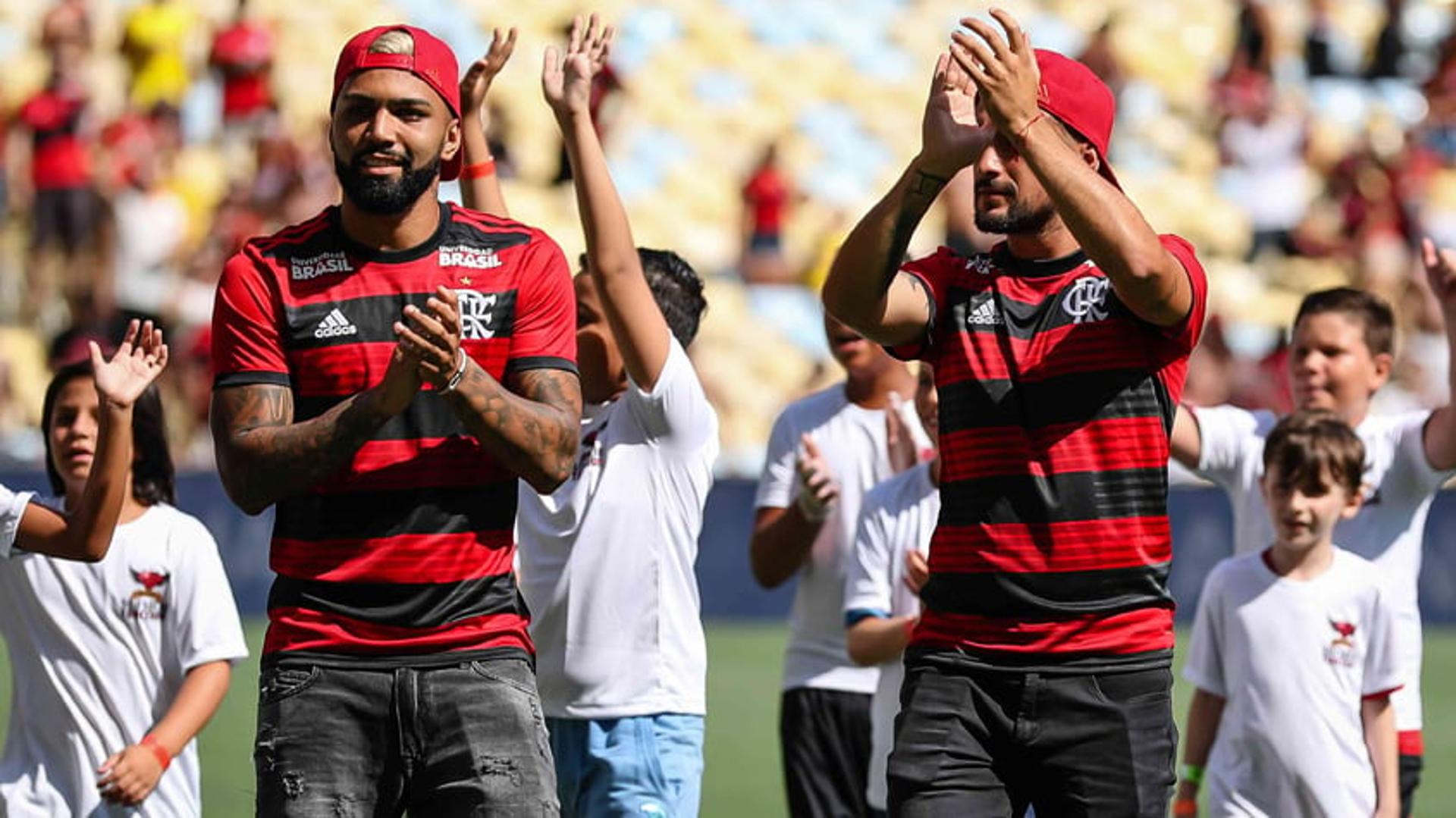 Gabigol e Arrascaeta Apresentação