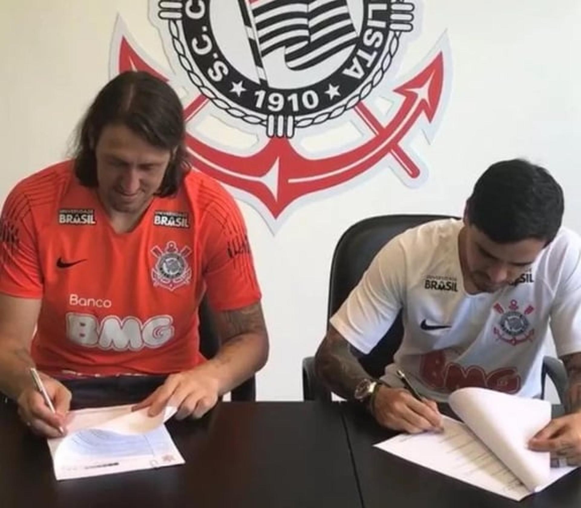 Cássio e Fagner renovam com o Corinthians