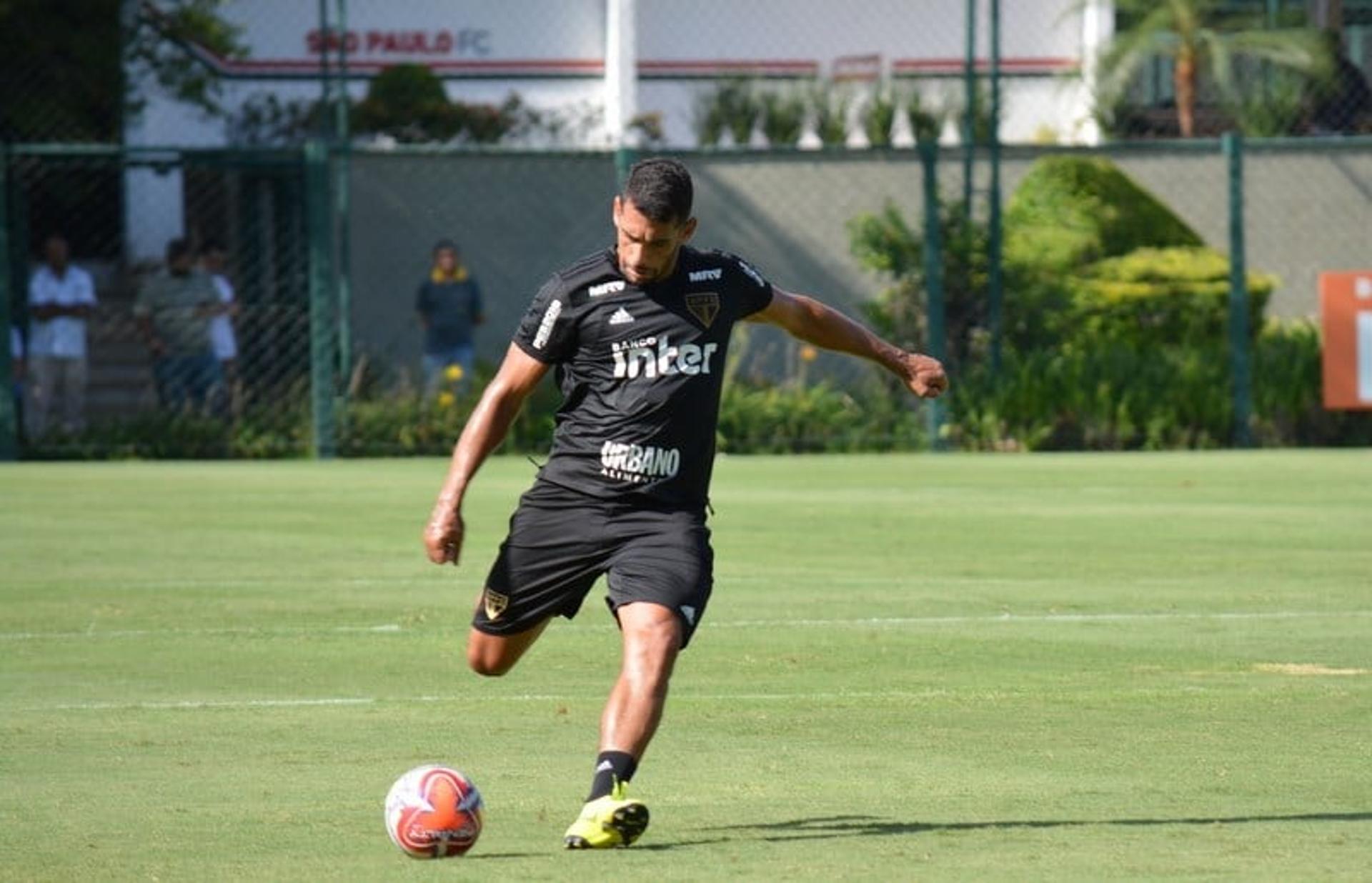 Diego Souza foi poupado da estreia do São Paulo no Paulistão