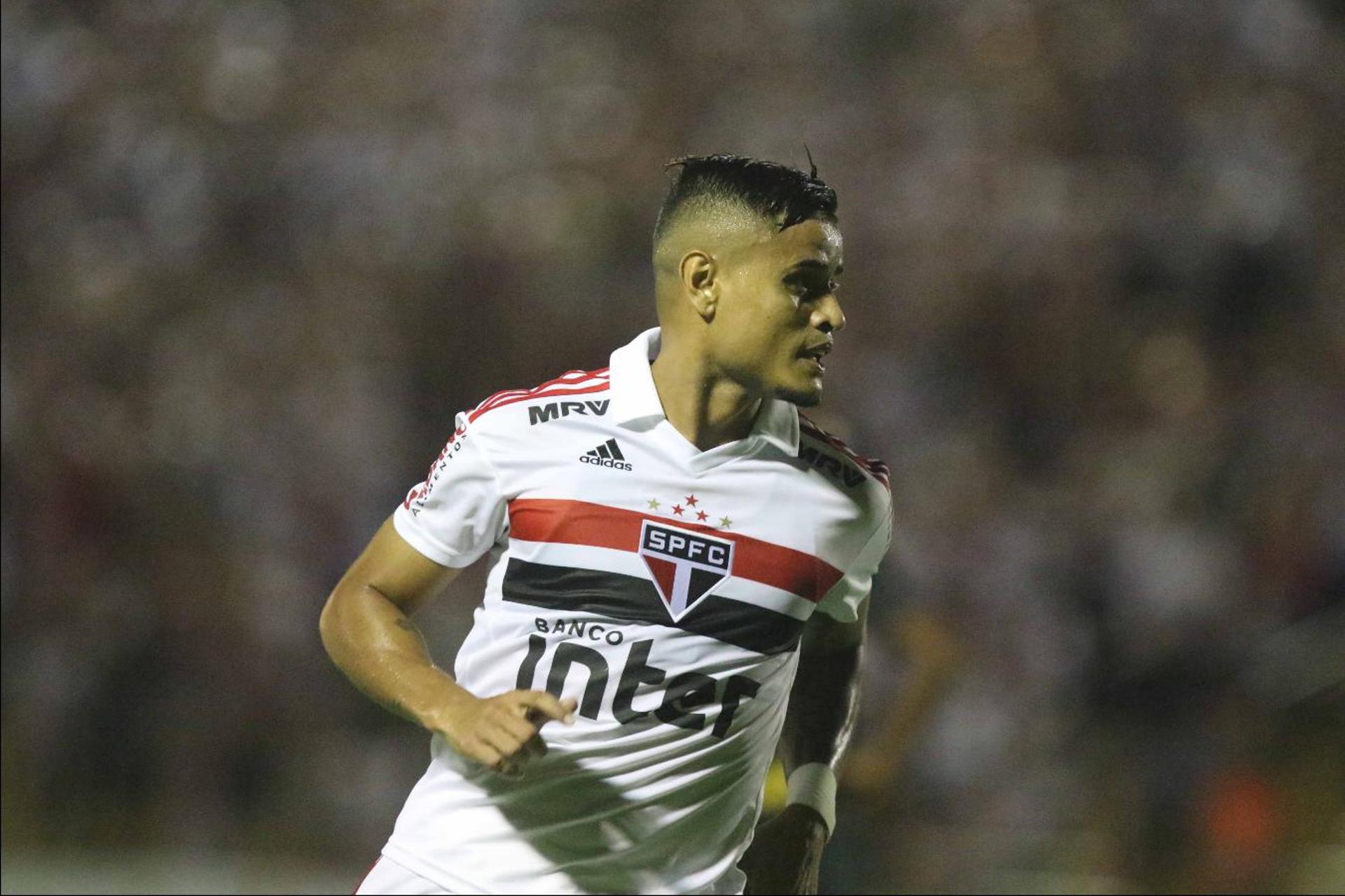 Em atuação segura, o São Paulo venceu o Grêmio Novorizontino por 3 a 0, na casa do adversário. O meia-atacante Everton, que marcou o primeiro gol da partida, foi o principal nome do Tricolor. Veja as notas para os jogadores do São Paulo (Por Alê Guariglia - superraiox@lancenet.com.br)