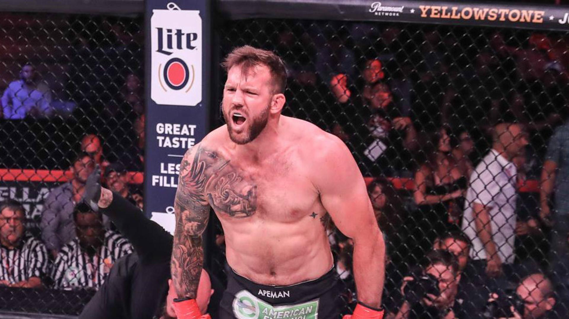 Bader precisou de apenas um golpe para nocautear Fedor e faturar GP dos Pesados (Foto: Bellator)