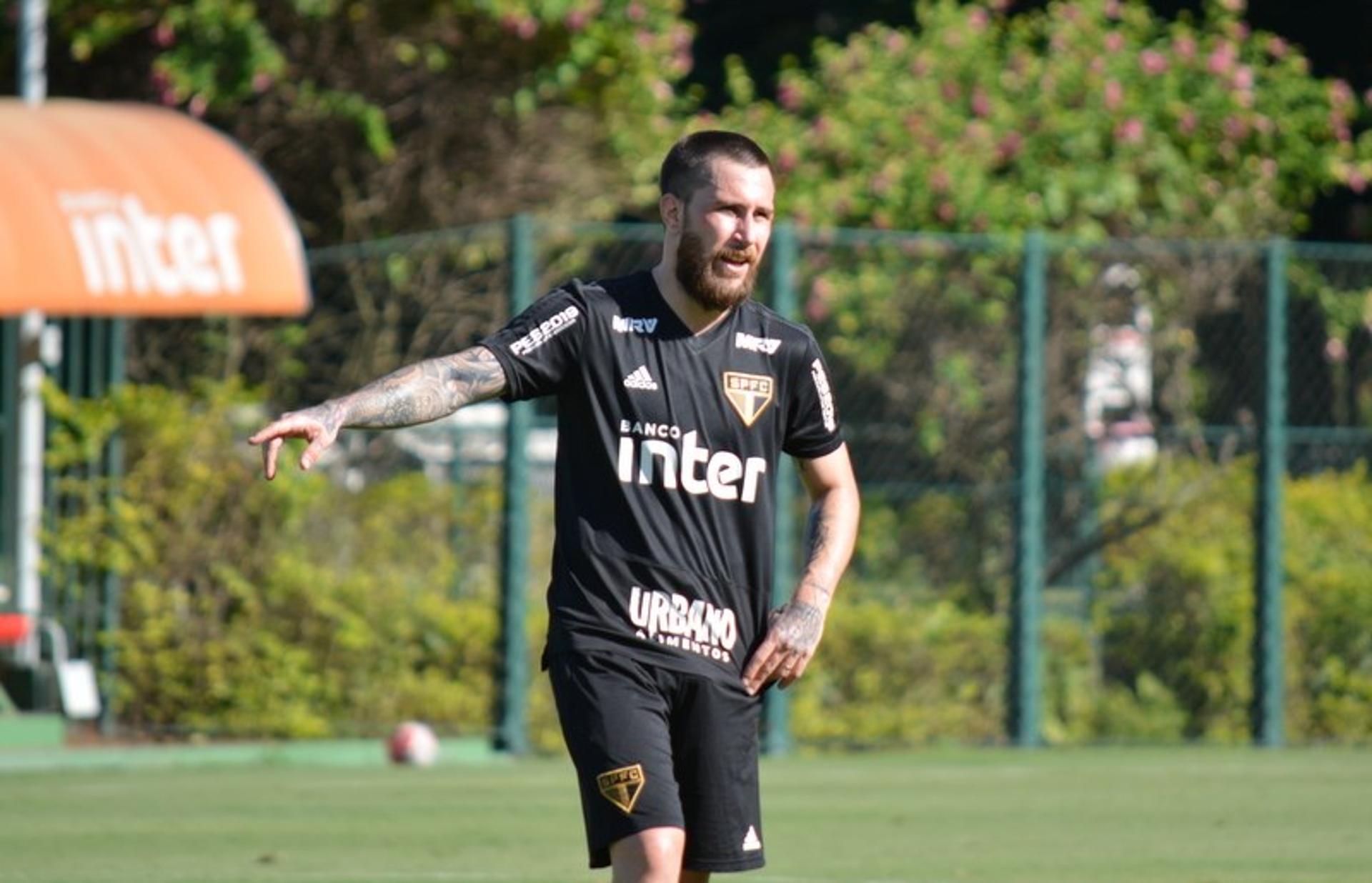 O argentino Jonatan Gomez pode ser aproveitado pela comissão técnica de André Jardine