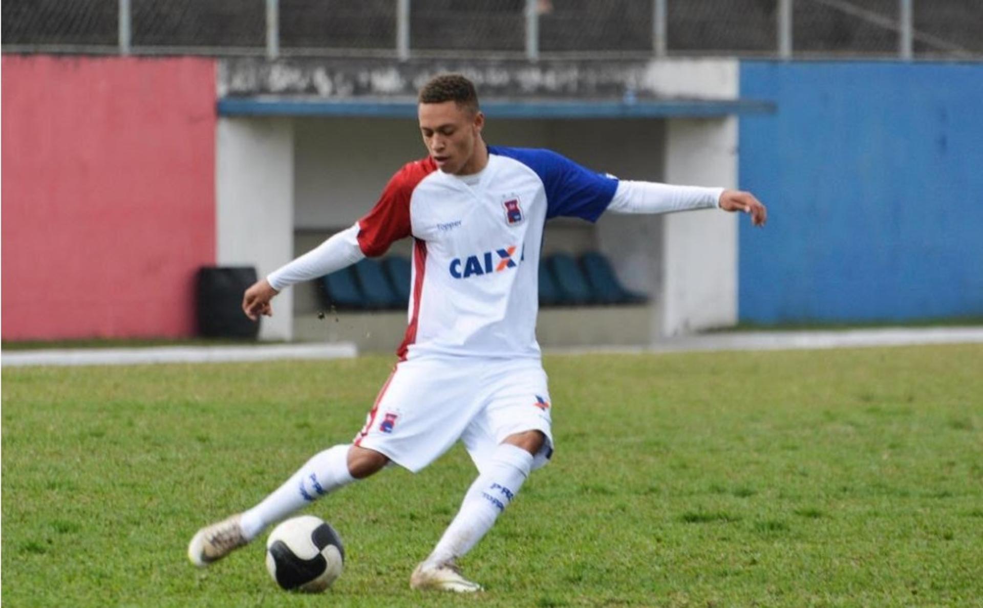 Vitinho é tido como joia do Paraná Clube