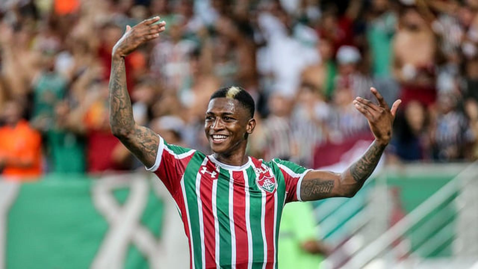 O Fluminense deu um passo importante na noite desta quarta-feira rumo à semifinal da Taça Guanabara. Ao vencer o Madureira, no Maracanã, o Tricolor encaminhou a classificação. Em campo, mais uma vez, Yony González deixou sua marca e teve boa atuação no triunfo por 4 a 0. Luciano, Everaldo, Mascarenhas e Matheus Ferraz também receberam notas altas. (Por Luiza Sá -luizasa@lancenet.com.br)