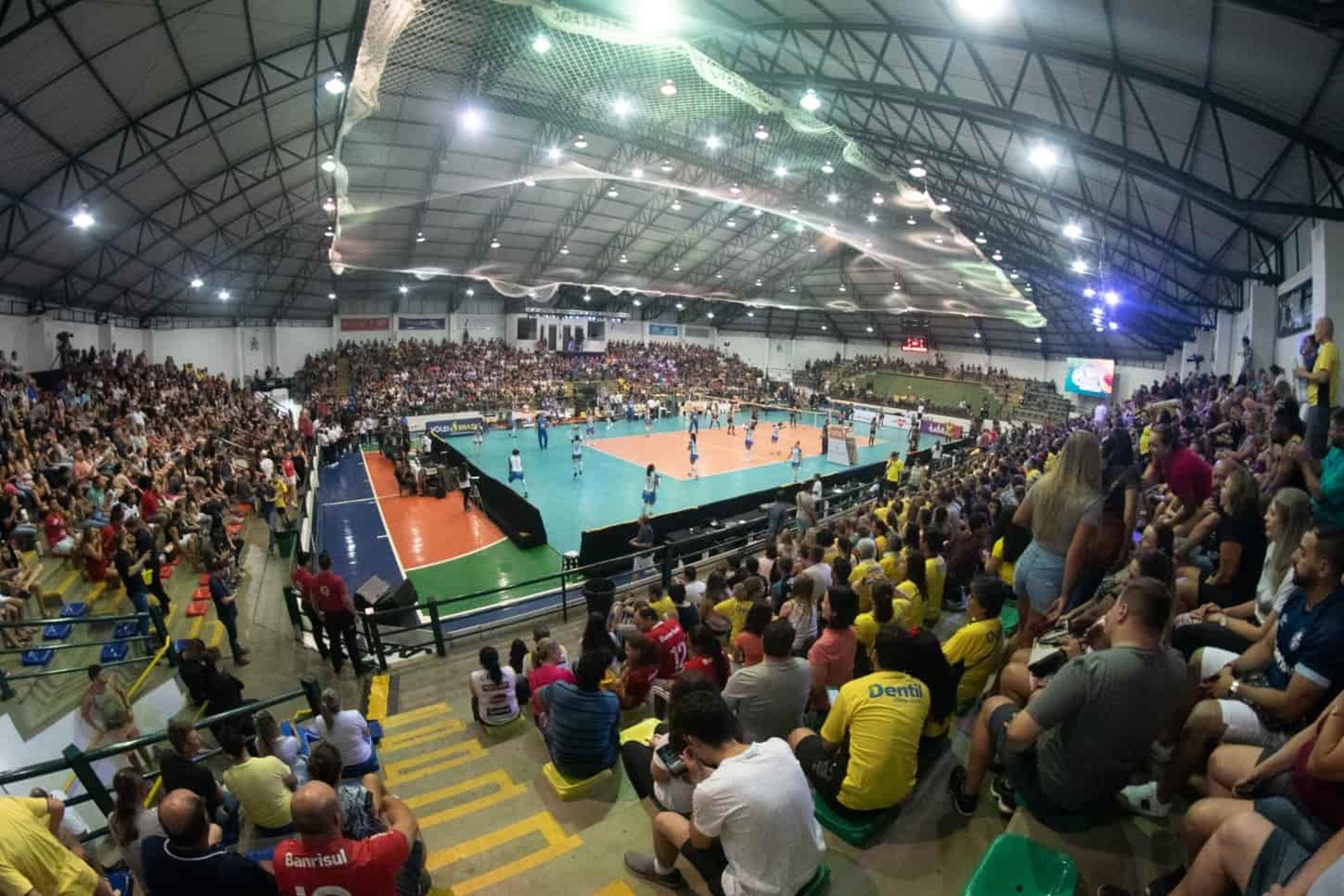 Gramado nas finais da Copa Brasil feminina