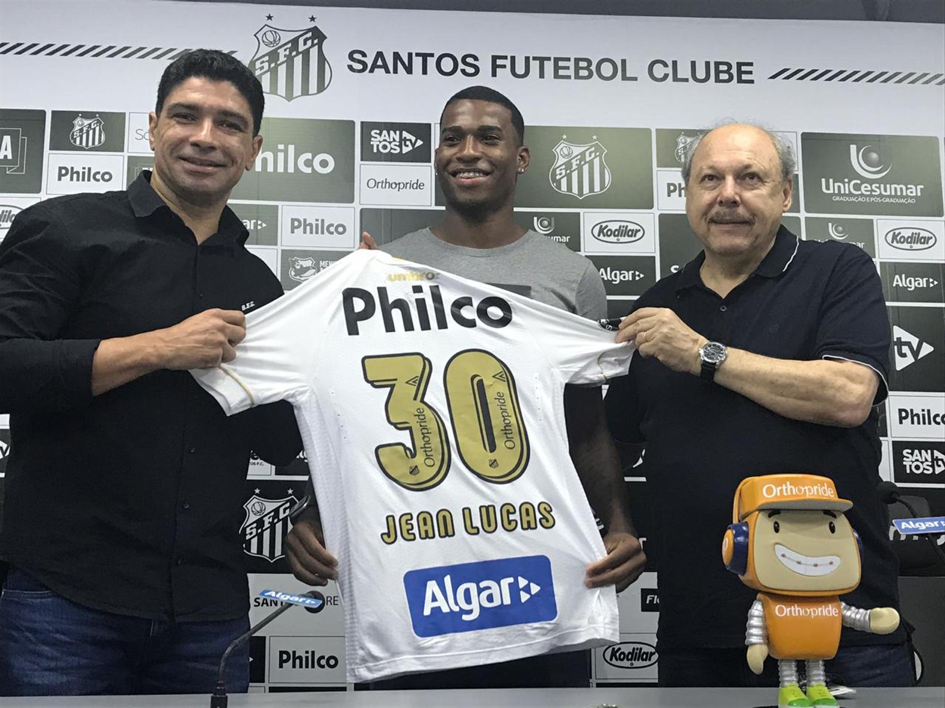 Jean Lucas é apresentado no Santos